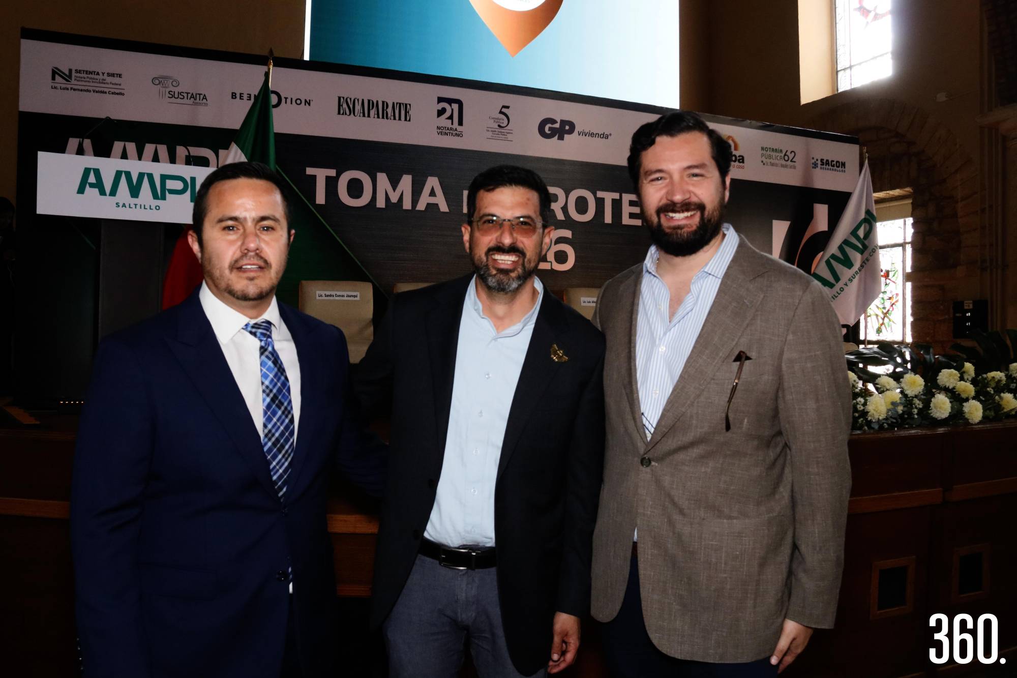 $!César Iván Moreno, Francisco Aguirre presidente del Colegio de Notarios de Coahuila y Andrés Garza.