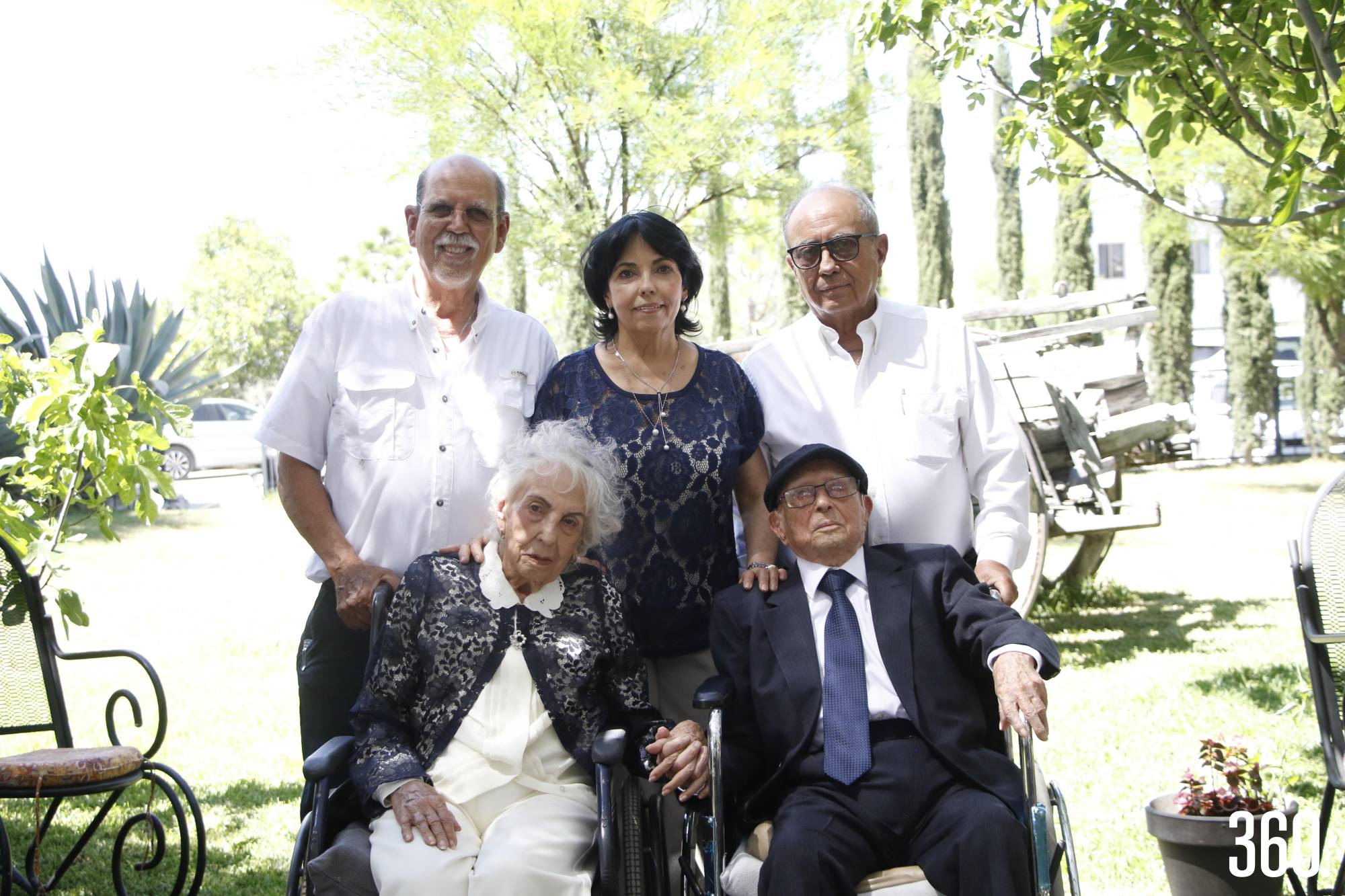 $!Ana María y Ricardo con sus hijos, Ricardo, Ana Patricia y Alejandro Alanís.