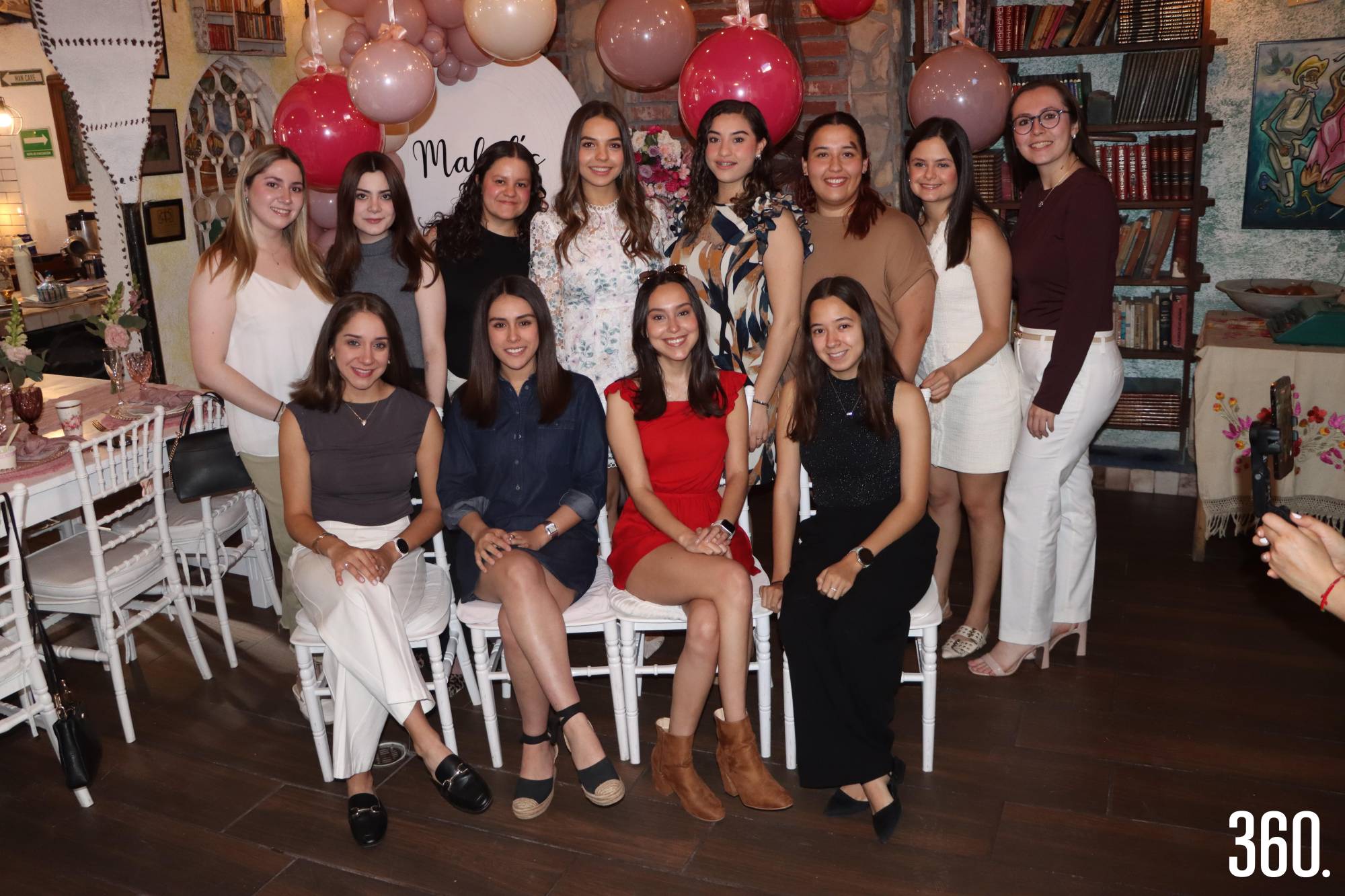 $!Mabel con sus amigas.