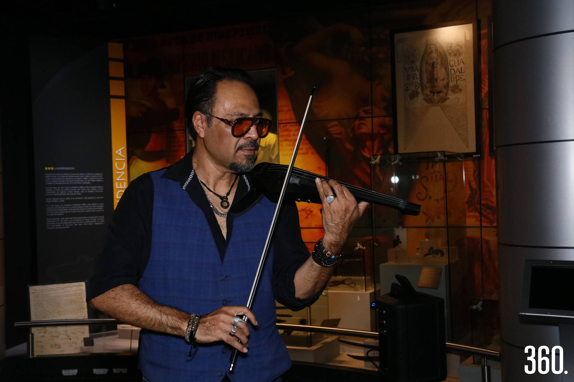 $!El violinista Manuel Zogbi amenizó el evento.