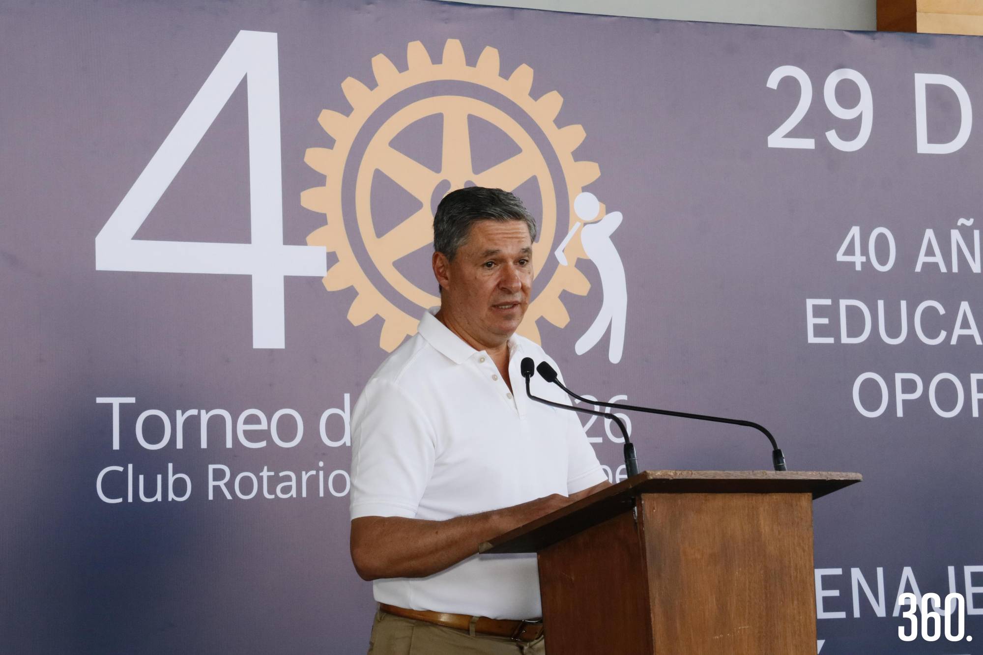 $!Juan Carlos López Villarreal homenajeado de 40o. Torneo Anual de Golf 2026 agradeció la distinción a los integrantes del Club Rotario Saltillo de Valle Arizpe.