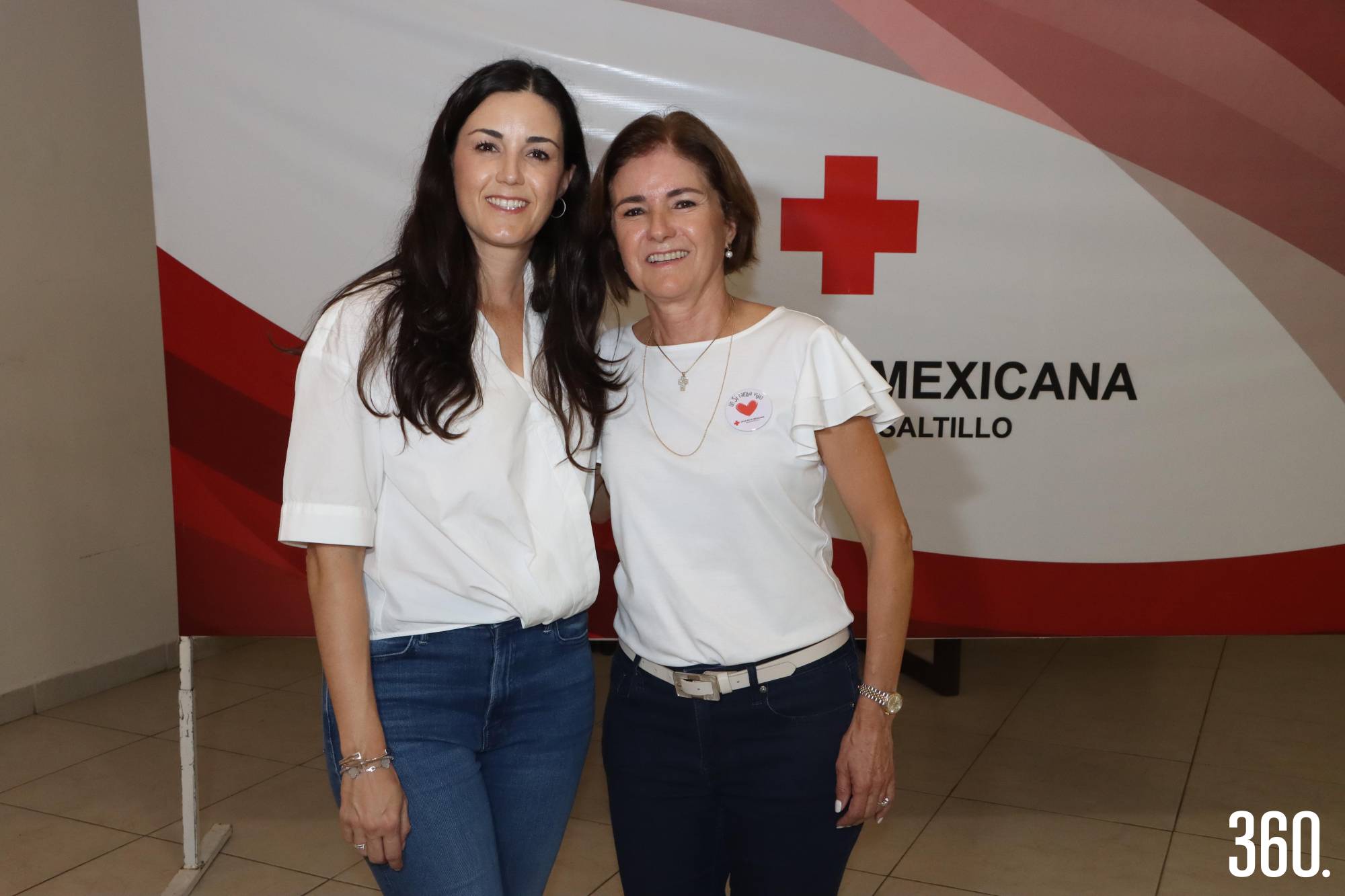 $!Yoyis Pérez con su mamá, Yoyis Flores, presidenta del Comité de Damas de la Cruz Roja.
