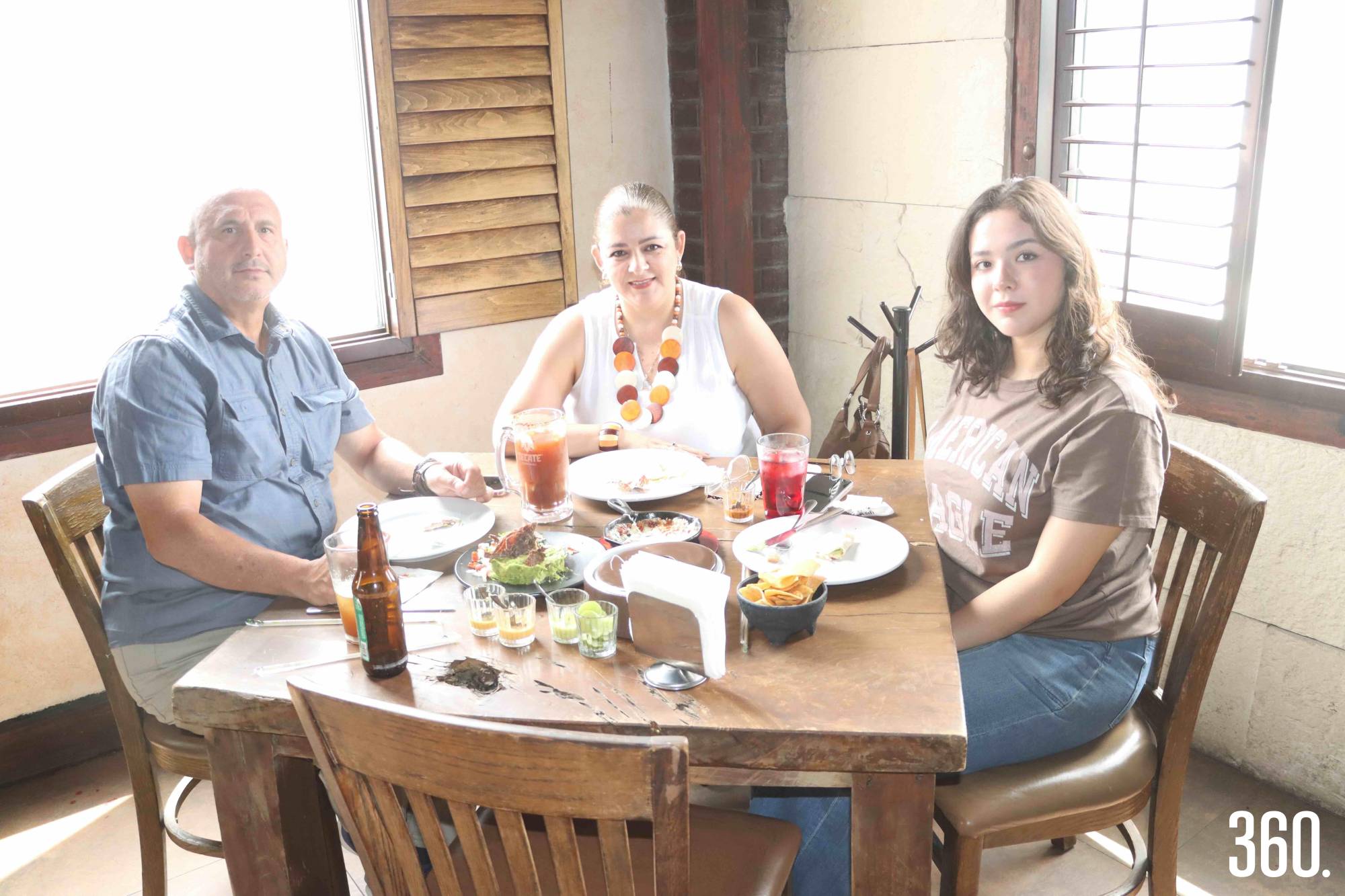 $!Aníbal Gómez, Diana Laura Martínez y Natalia Martínez.