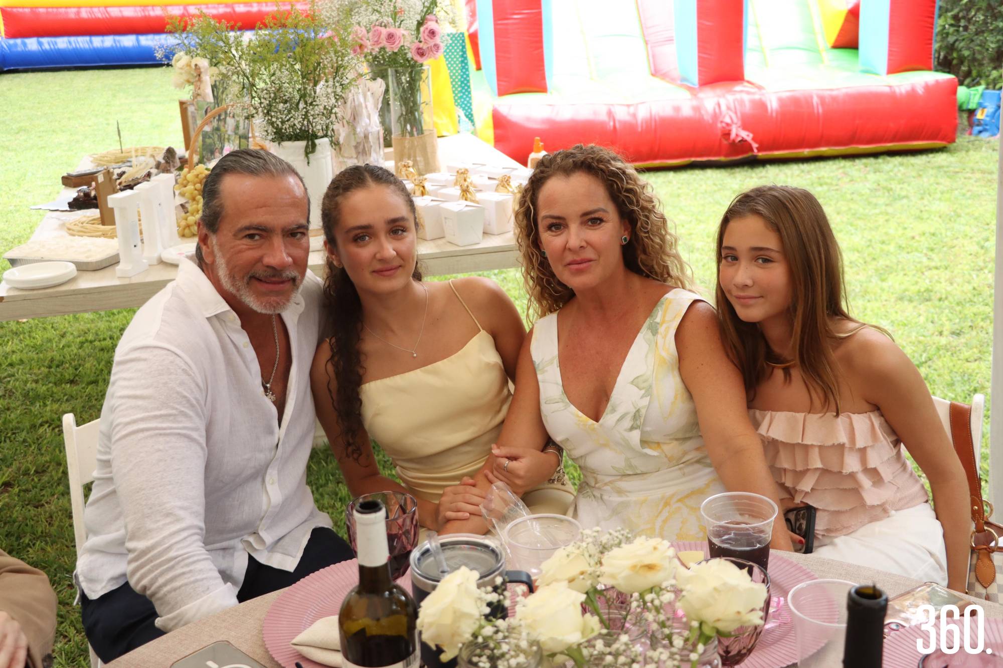 $!Armando Lara, JAckie Alarcón de Lara junto a Emilia y Romina Cerda.