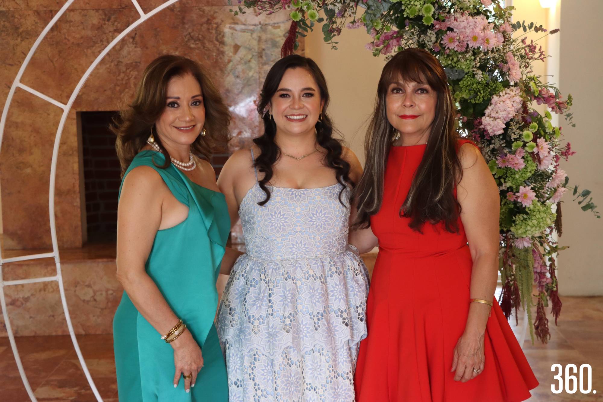 $!Fernanda con su suegra Martha Torres y su madre, Gloria Ruizesparza.