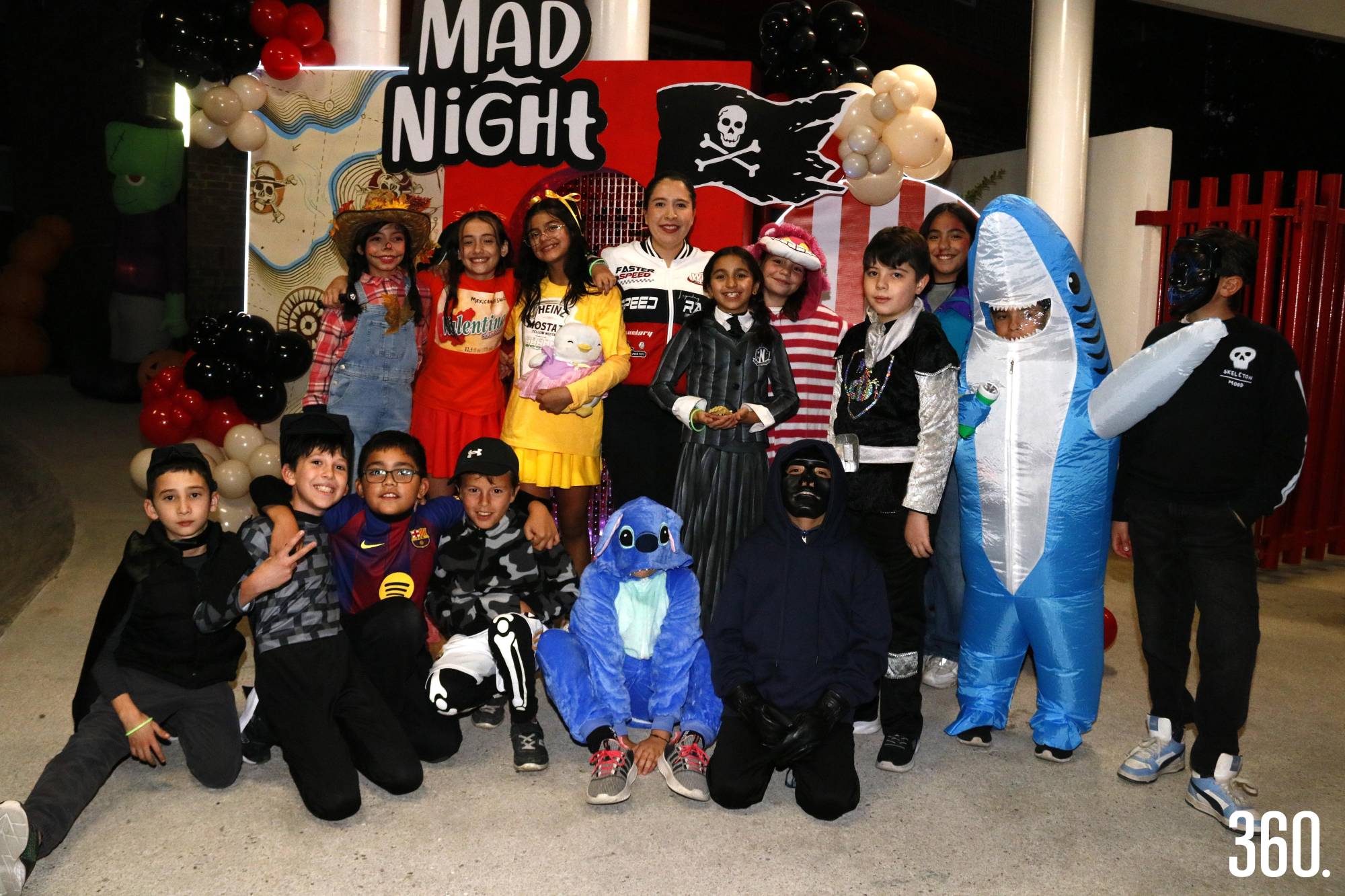 $!Nancy Sánchez con su grupo de quinto grado sección C.