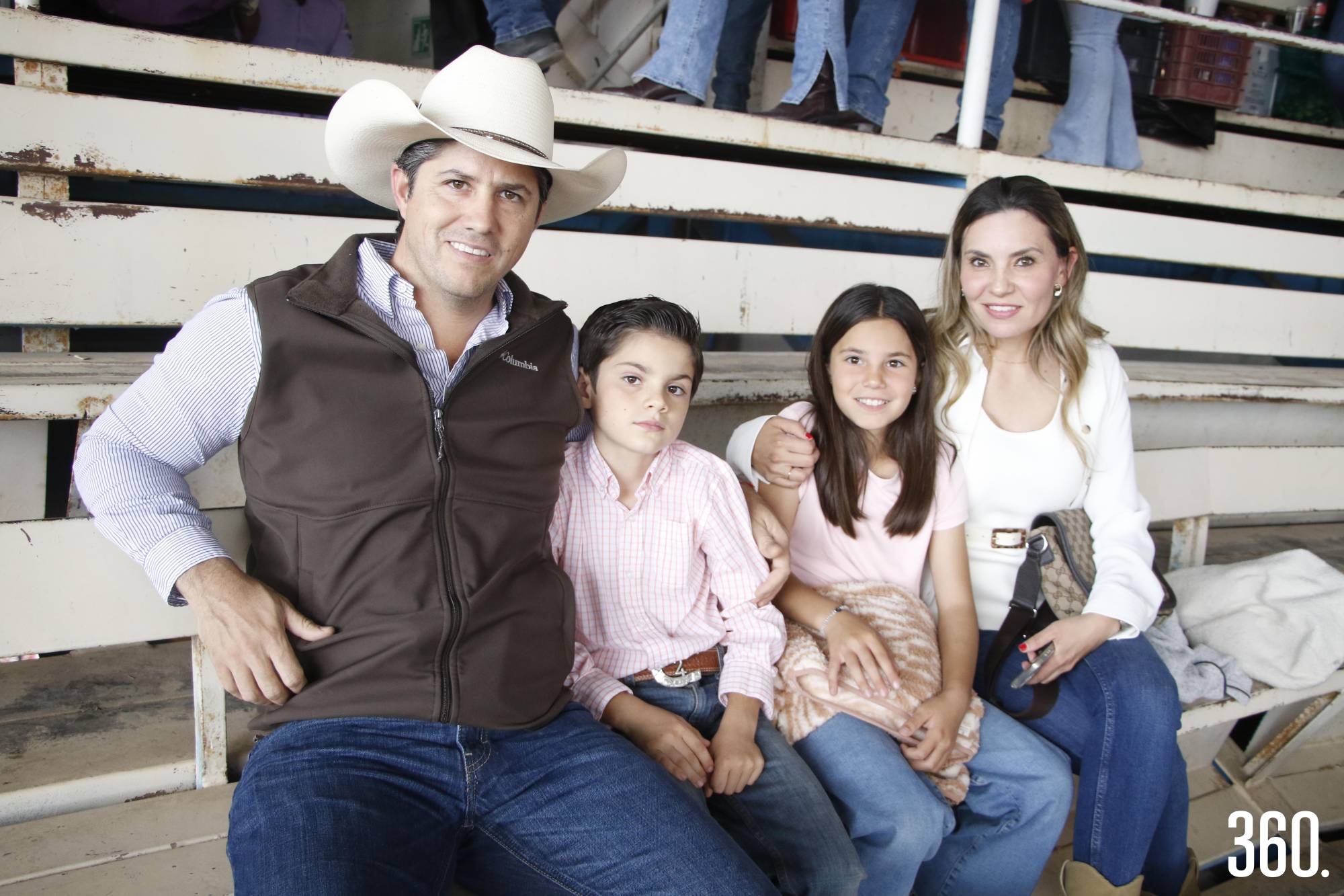$!Raúl, Raúl y Valeria de Luna y Pamela Flores.