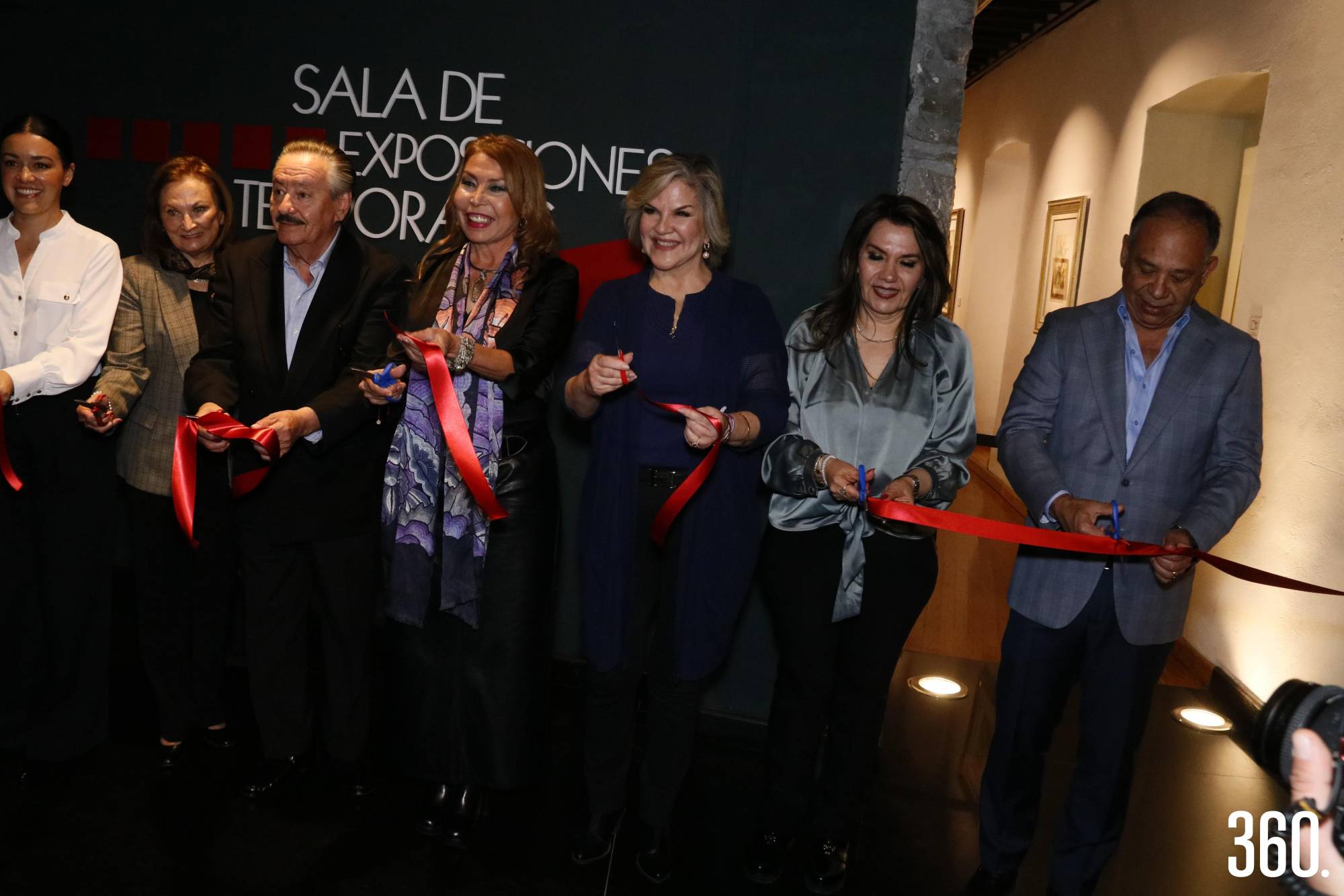 $!Marco Gómez Saucedo, Diana Patricia González Soto y Leticia Rodarte con invitados especiales realizaron el corte de listón.