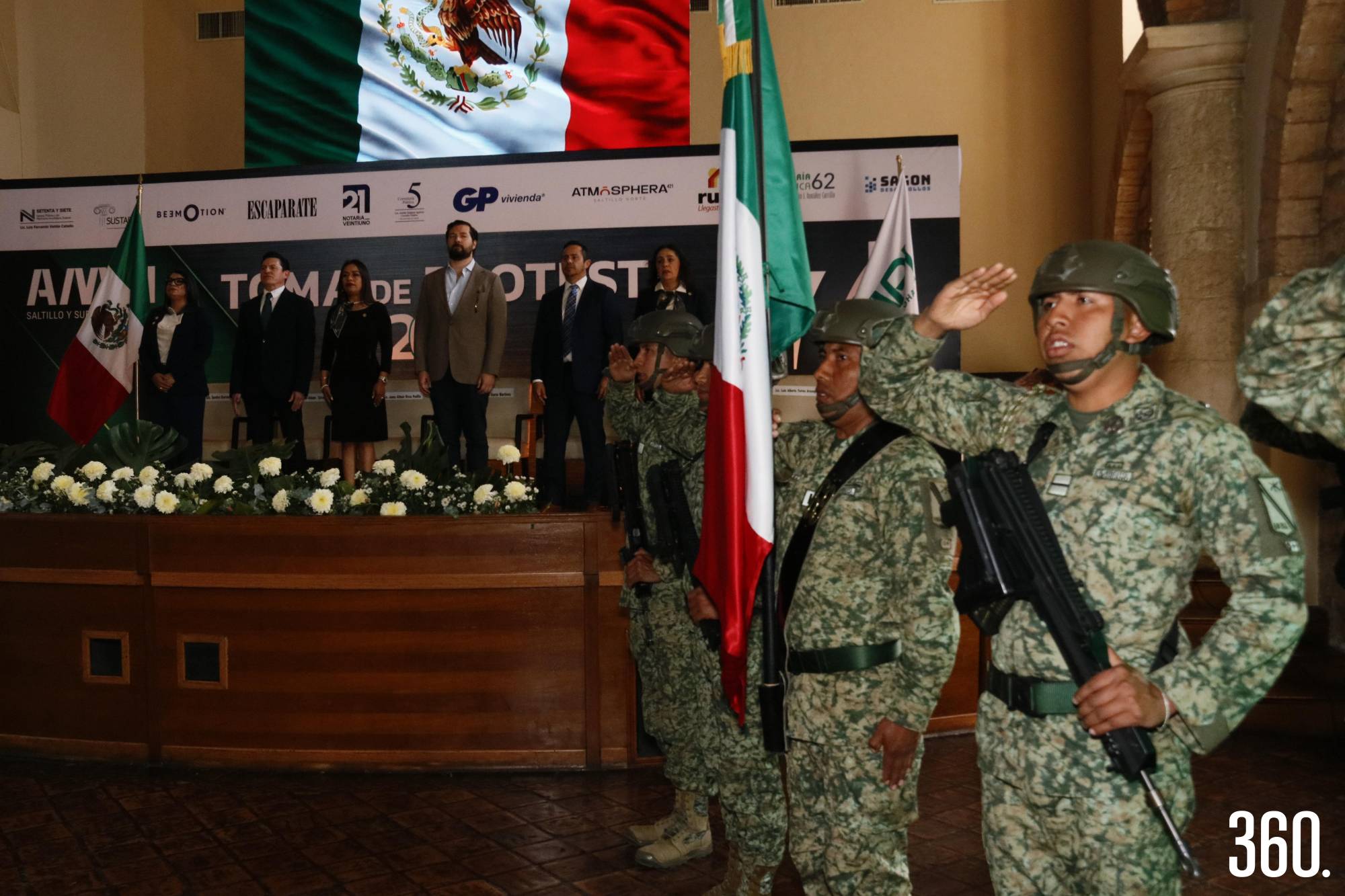 $!La escolta y Banda de Guerra de la Sexta Zona Militar realizó los honores a la Bandera.
