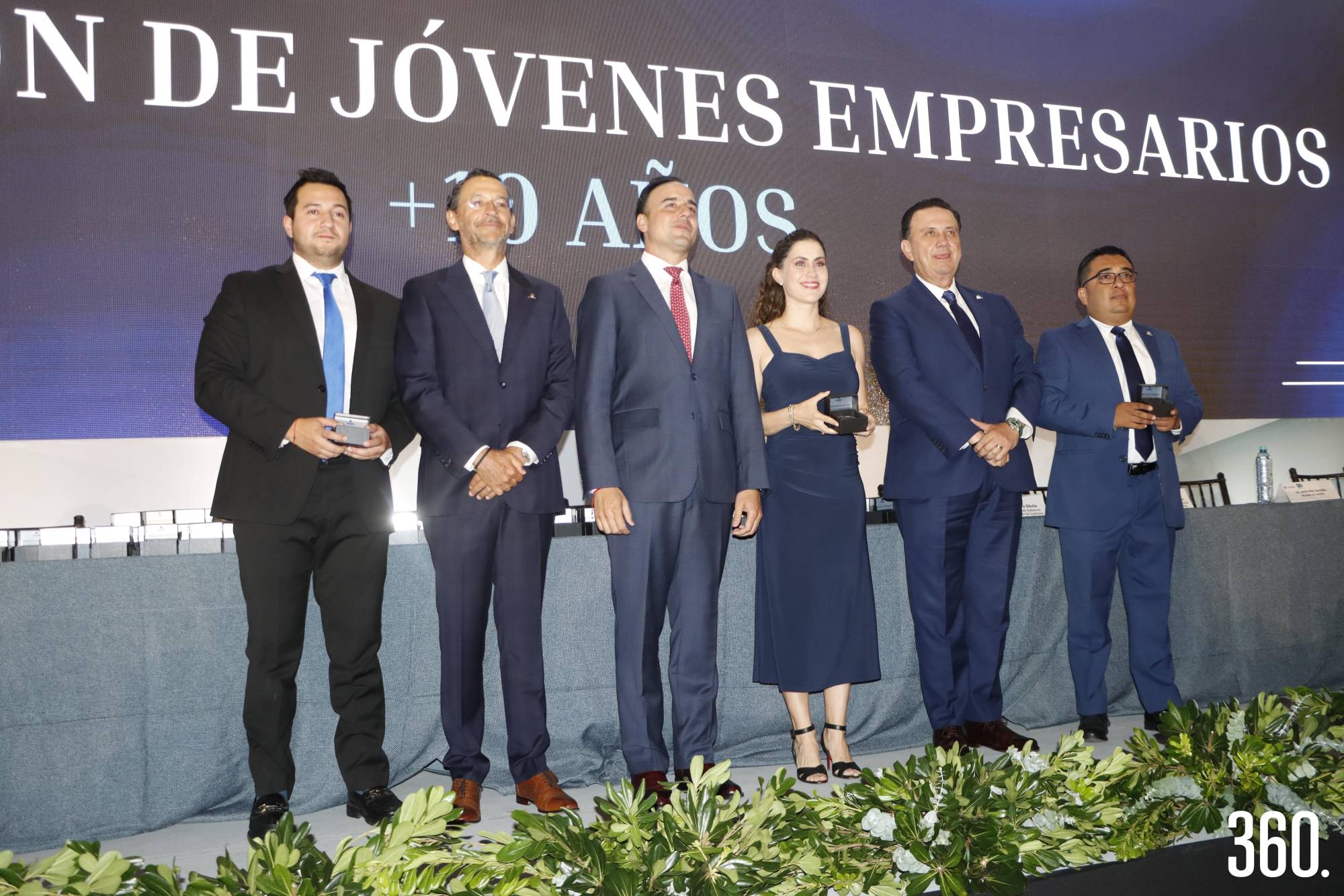 $!Reconocimiento a la Comisión de jóvenes empresarios, con la presencia del gobernador Manolo Jiménez.