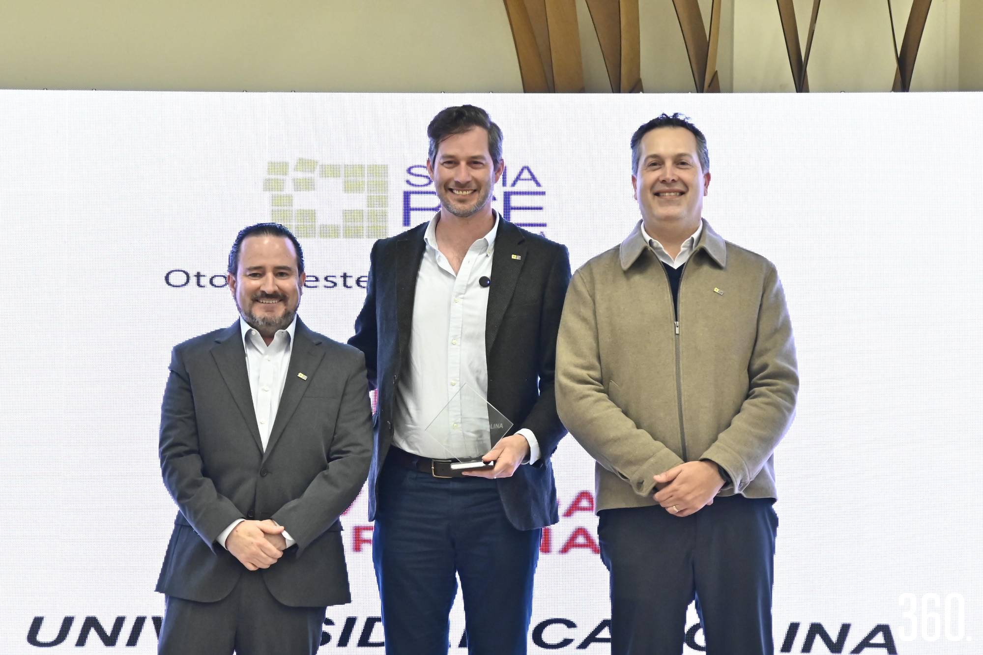 $!Reconocimiento a Universidad Carolina.