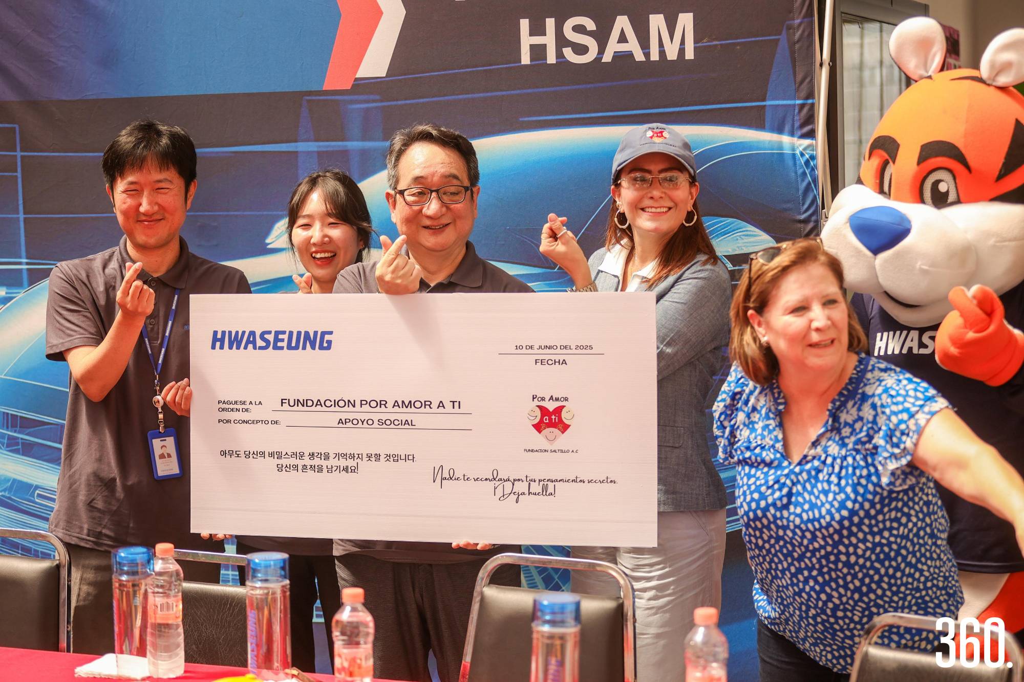 $!Entrega oficial del donativo por parte de Hwaseung.