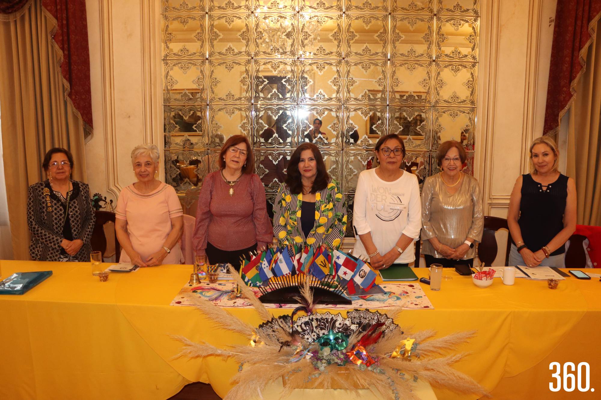 $!Elsa Valdez, Rosy Guajardo, Angélica Zertuche de Candelas, Dalia Rodríguez de Rodríguez, Lupita Costilla, Maisy de Gómez y Tere Colunga, mesa directiva.