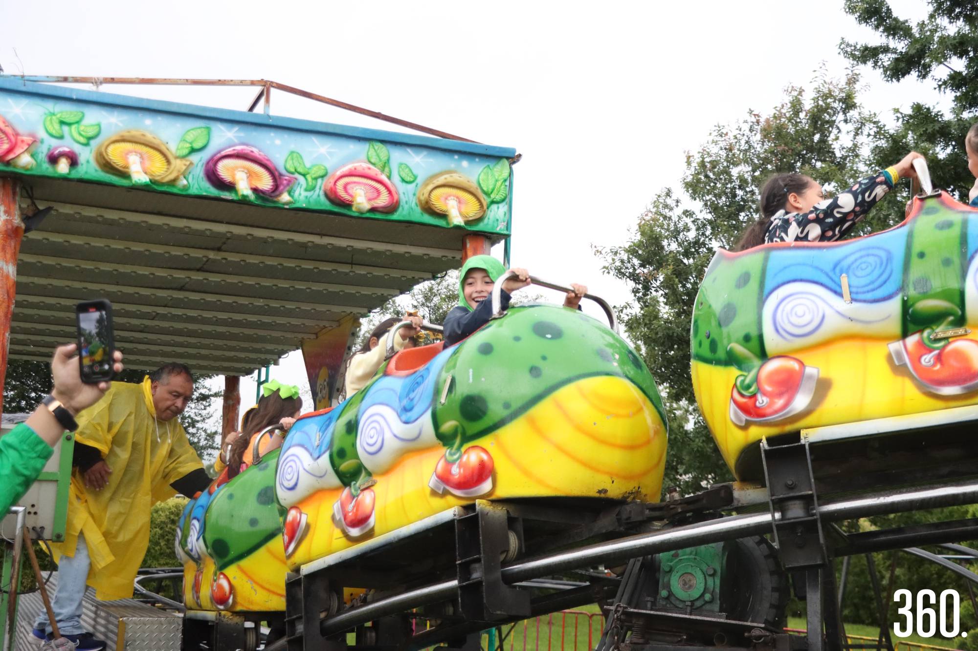 $!El tren con forma de gusano fue todo un éxito.
