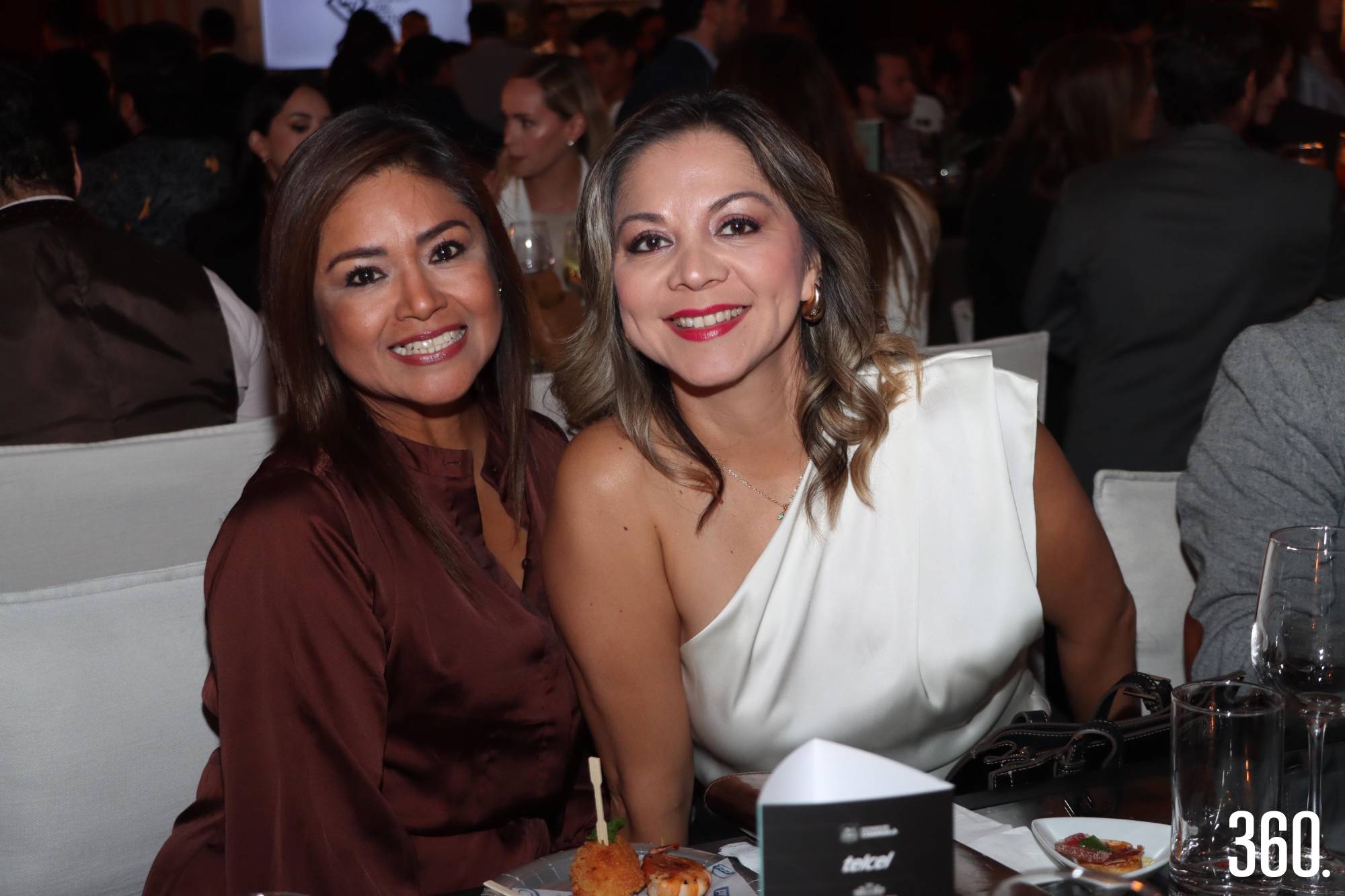 $!Karina Meneses y Mayra López.