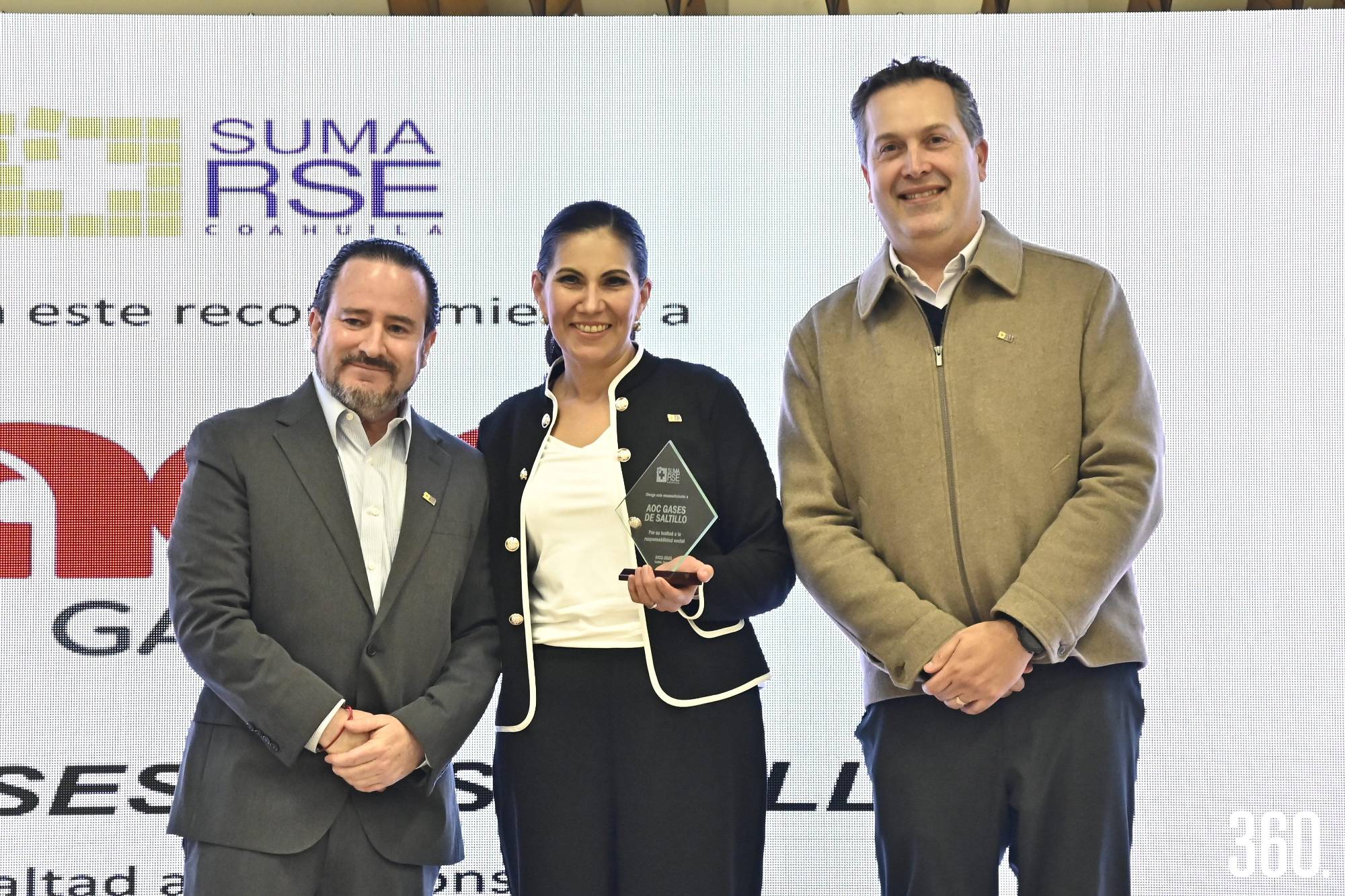 $!Reconocimiento a AOC.