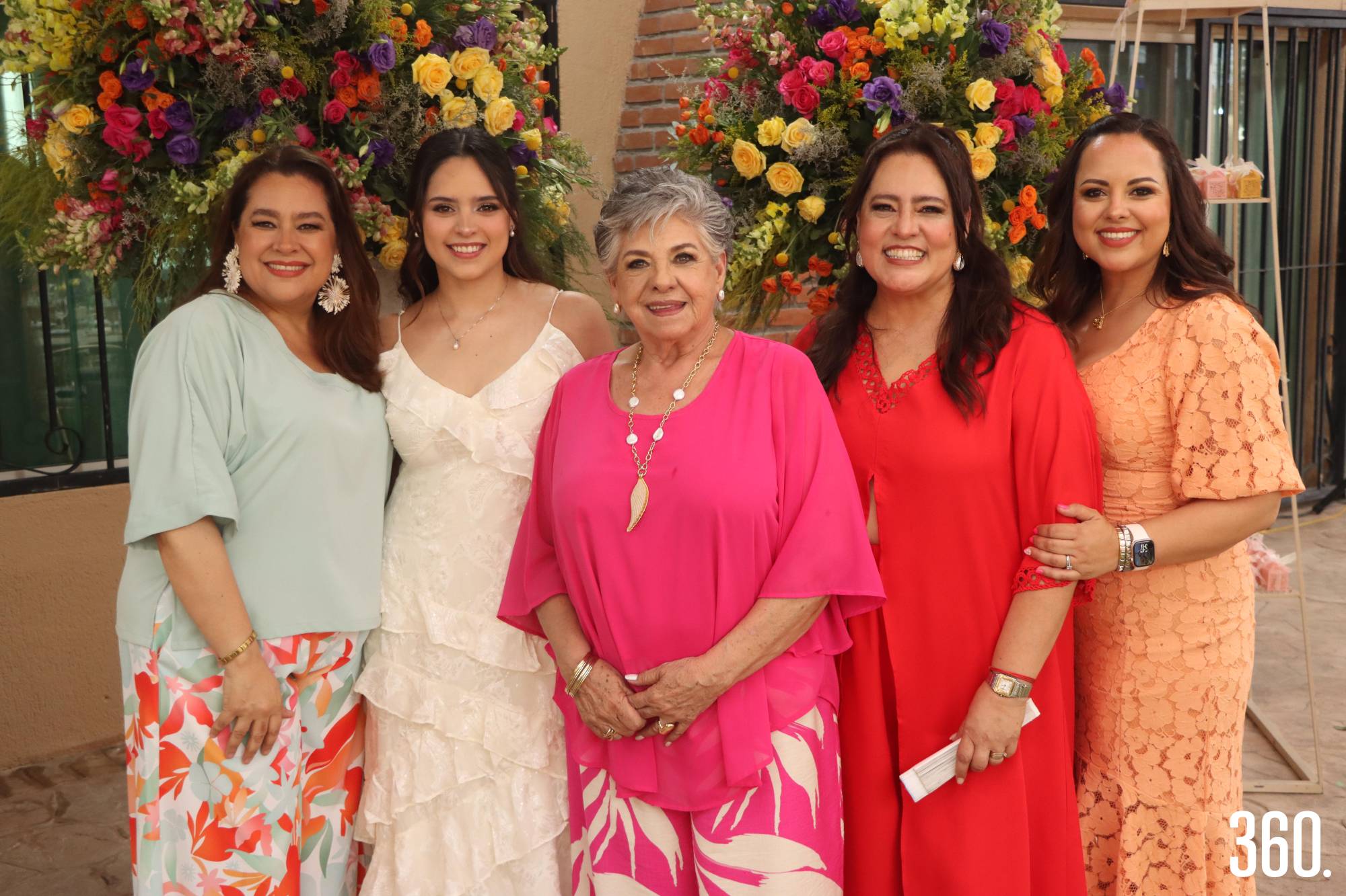 $!María José con su familia, Verónica López de Padilla, Silvia Guerrero, Marcela López de Bustos y Paola López.