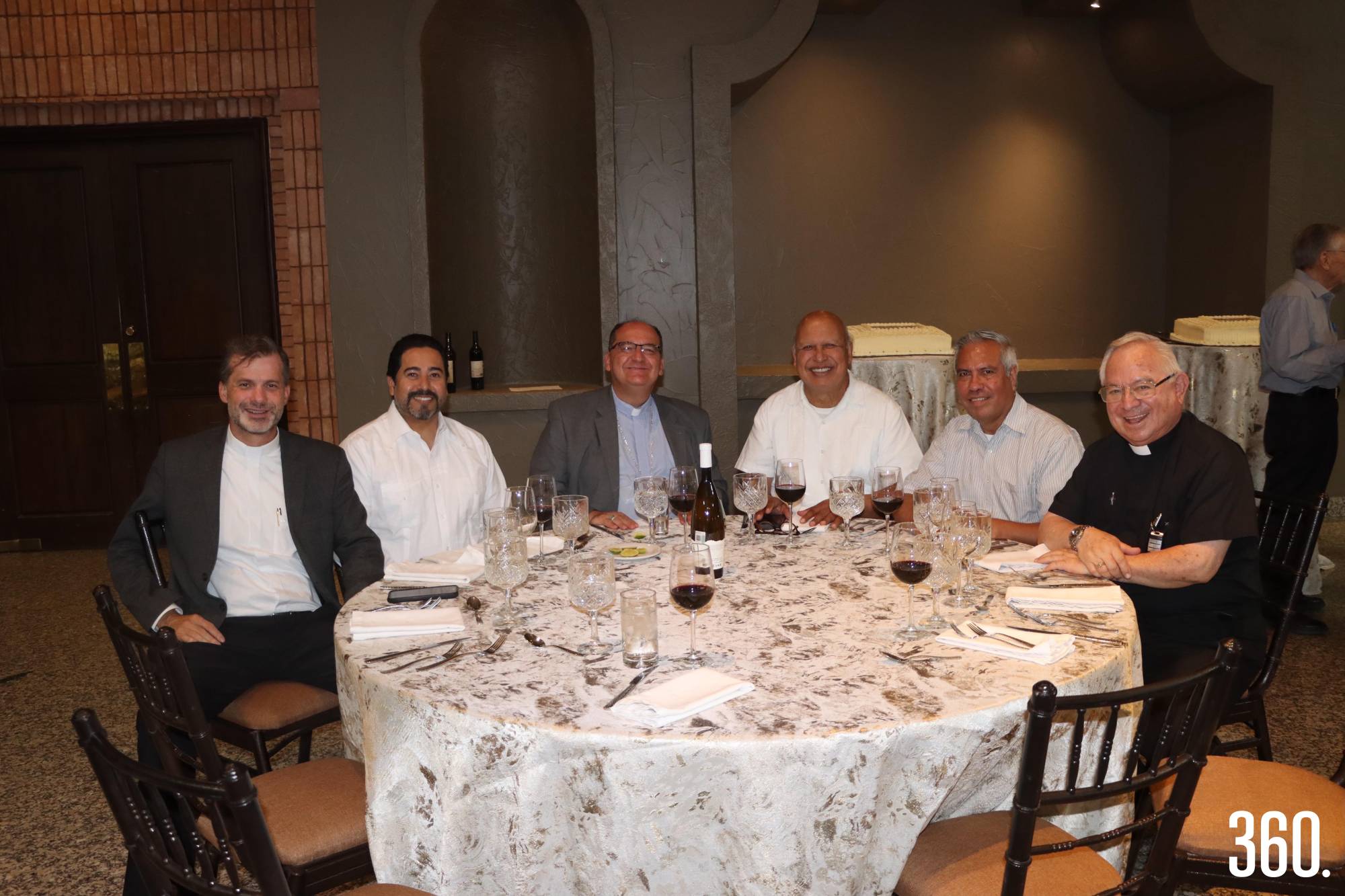$!Padre José Luis Corona, Néstor Martínez, el Obispo Hilario González, Juan Francisco Contreras, Leonel Sergio Pérez y el Padre Manuel Pachicano.