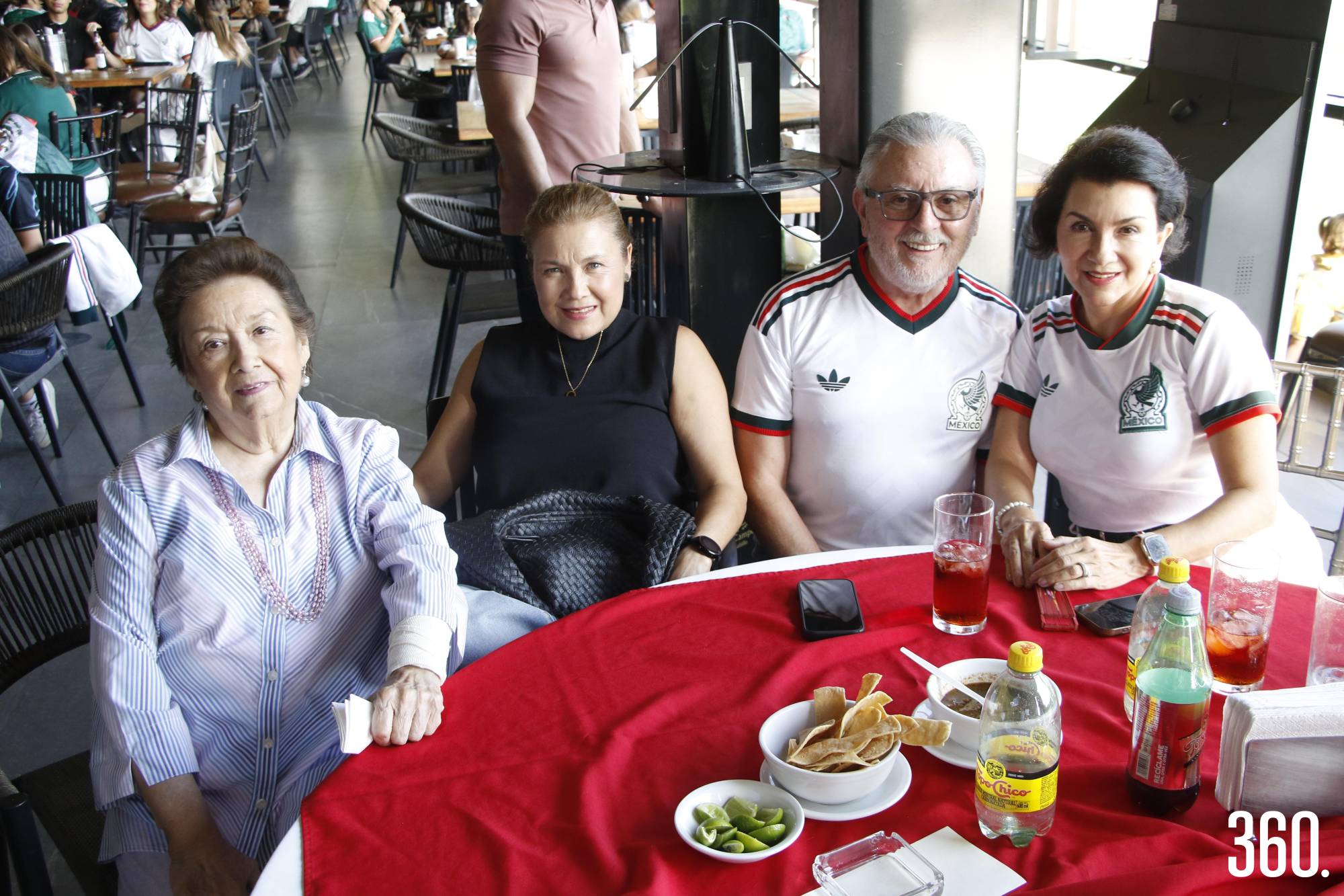 $!Myrna Garza, Adriana Cardoza, Gerardo Camacho y Myrna Cardoza.