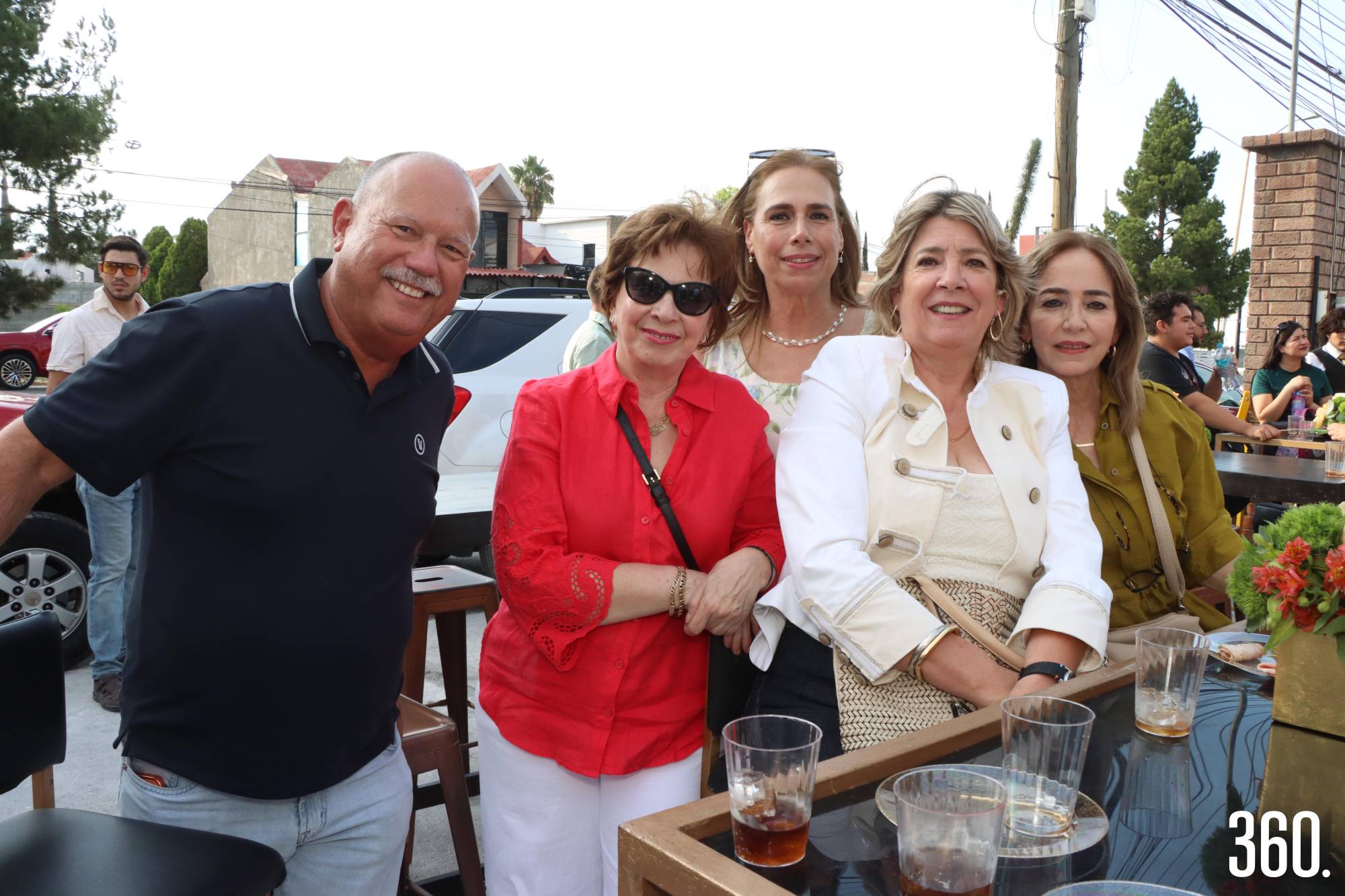 $!Víctor López, Yolanda González, Aurora Montes de Oca, Rosy López y Alma Elena Treviño.