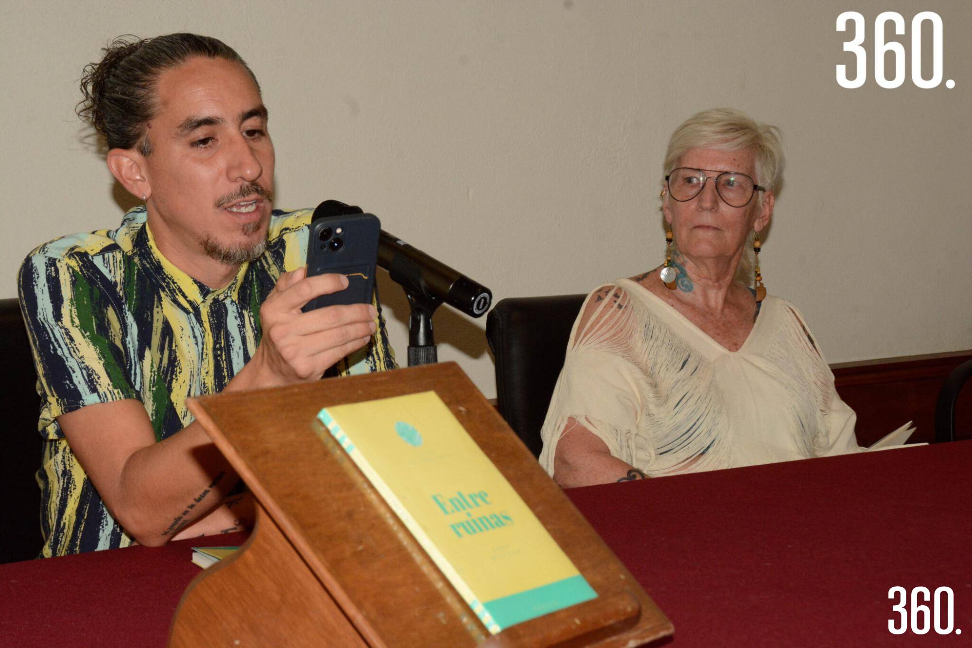 $!Miguel Rovely y Dona Wiseman presentaron el poemario “Entre Ruinas”, que forma parte de la colección “Letras del Desierto”.