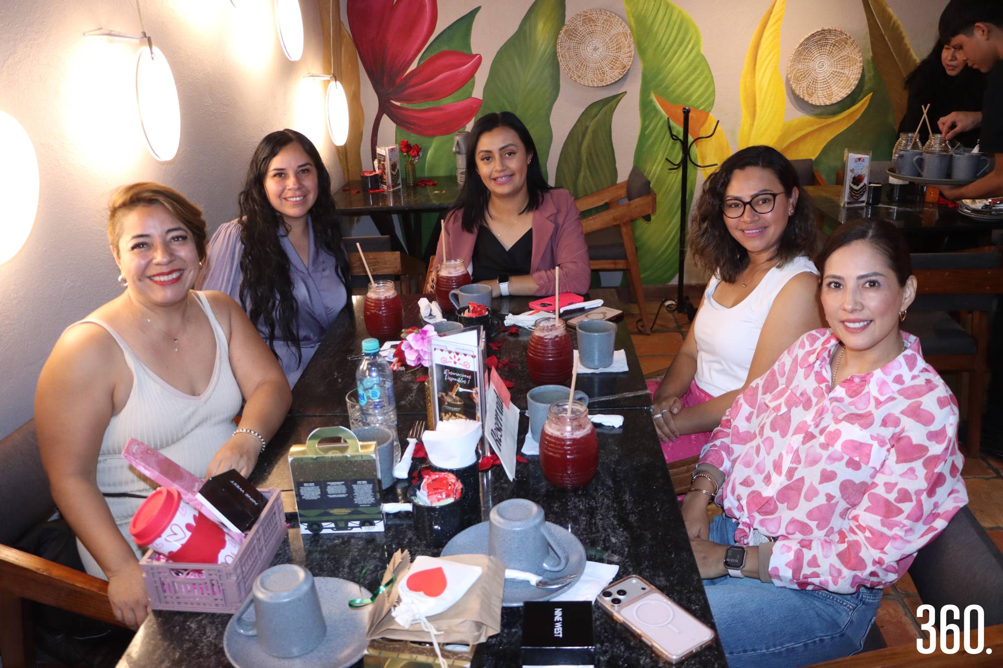 $!Anabel Hernández, Belinda Dávila, Nallely Martínez, Erika López y Jeniffer Juárez.