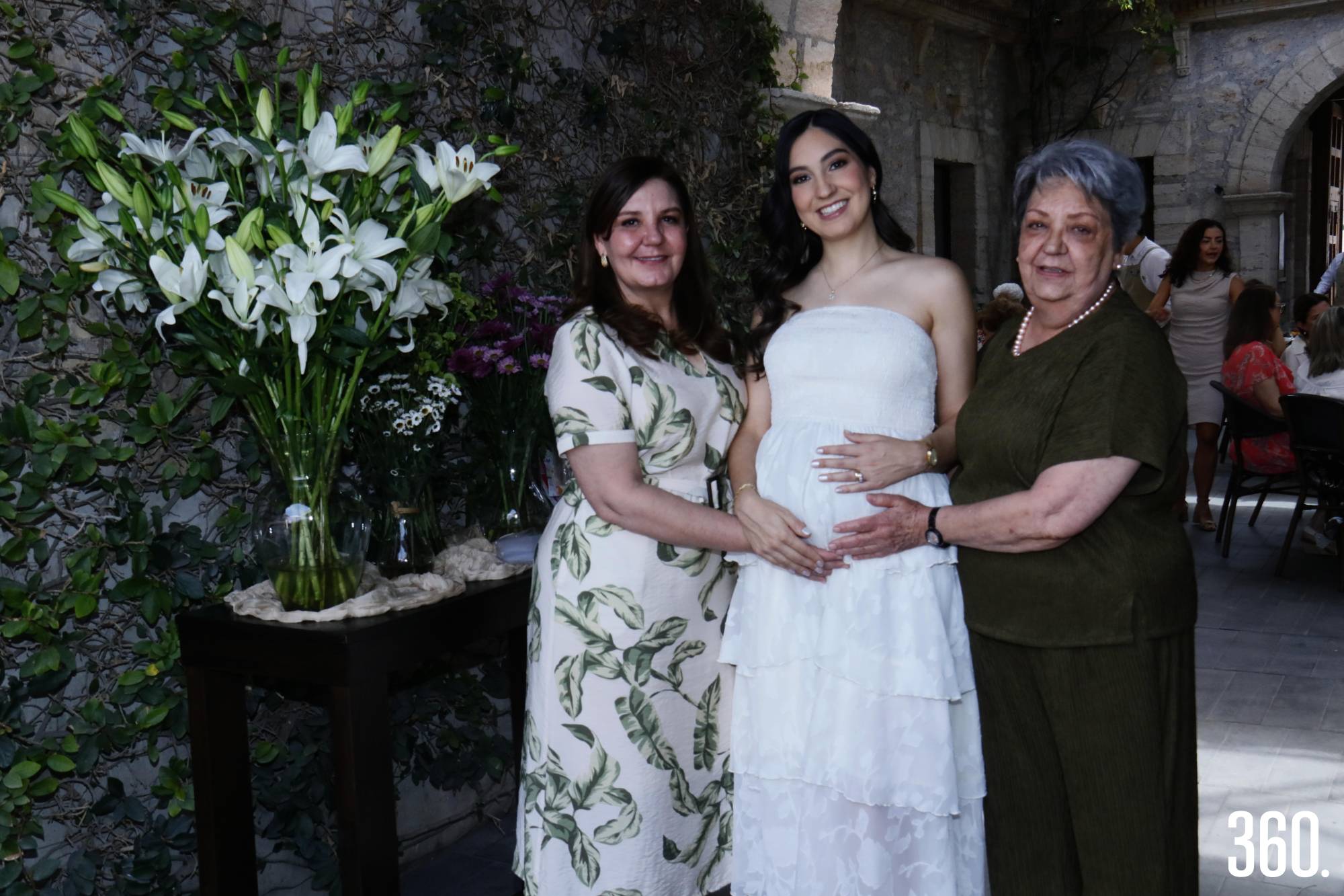 $!Cuatro Generaciones: Esperanza Villagas, Edith Alanís de Davis, Esperanza Dávila y Marialma Davis.