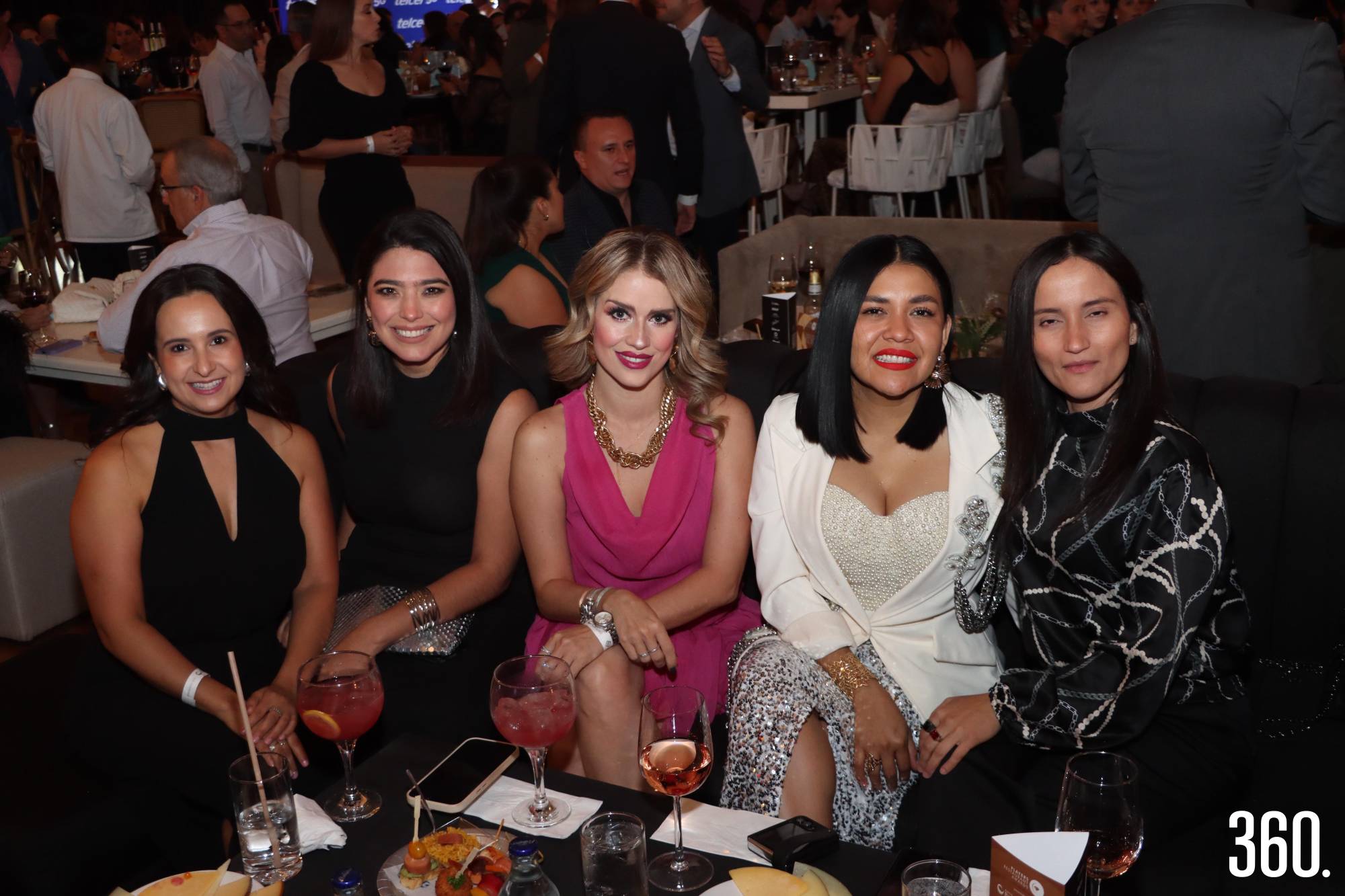 $!Martha Dainitín, Estefanía Cerna, Ángela Hernández, Mayra Arenas y Rorry Rendón.