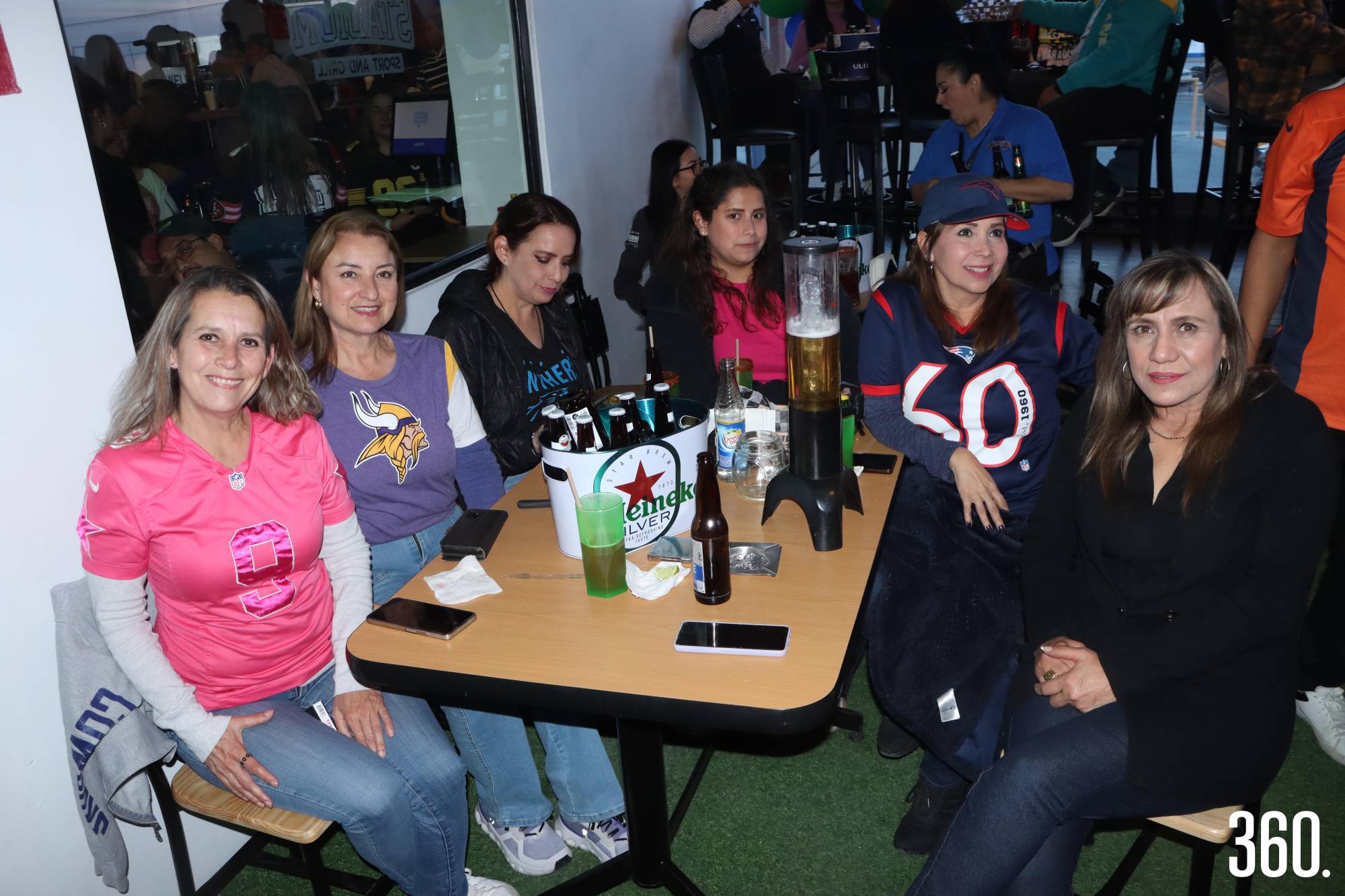 $!Martha Canales, Adriana Valdés, Abby Canales, Paulina Canales, Betty Aguirre y Bibiana Aguirre.