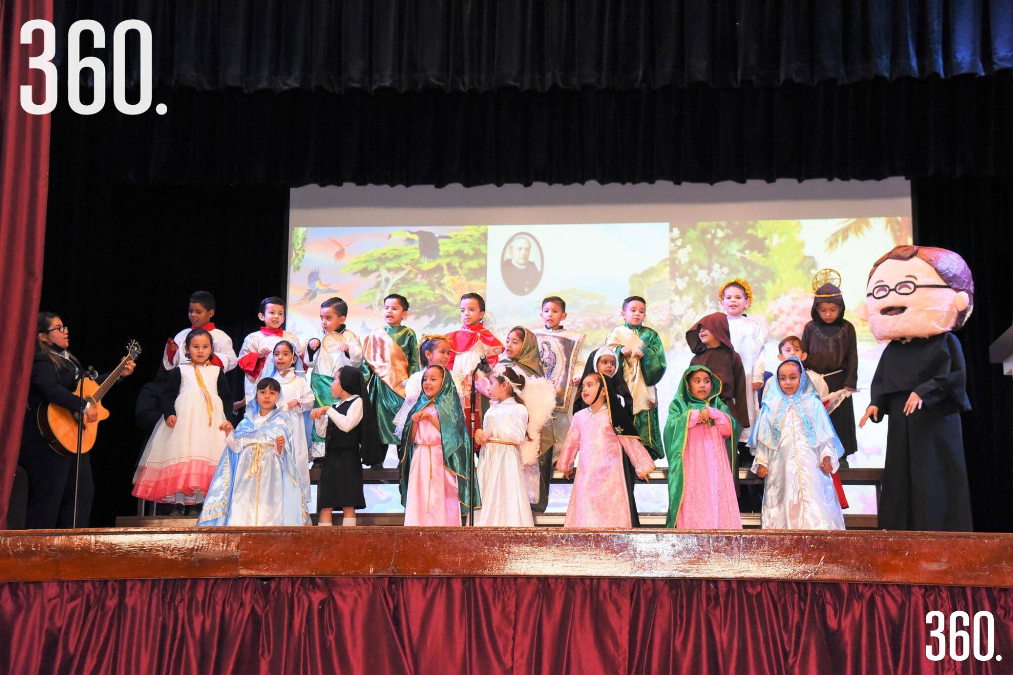 $!Pequeños de 2°C de preescolar bailaron la canción “Todo en el cielo es alegría”.