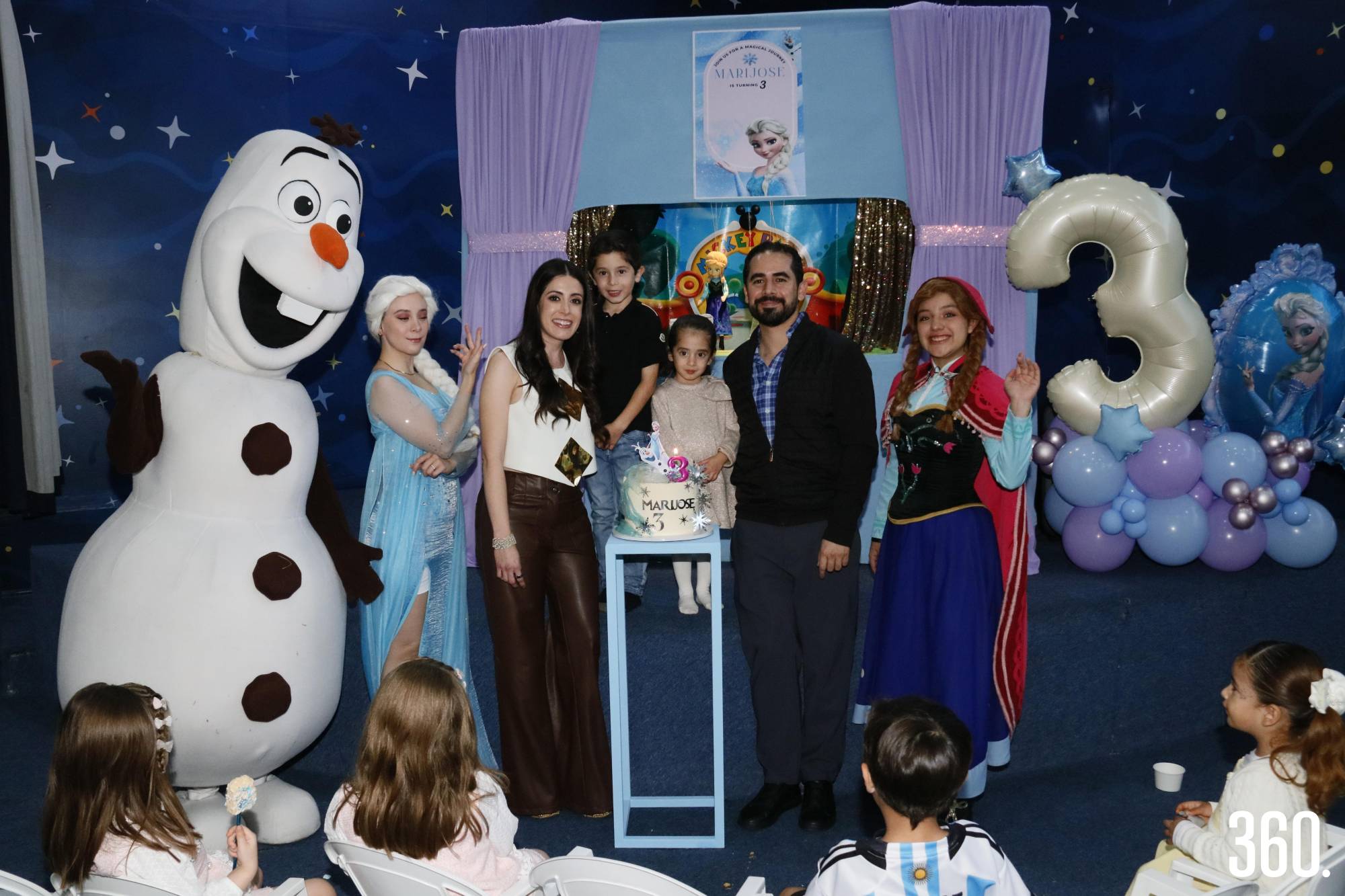 $!La cumpleañera con sus papás, Luis José Estrada y Ana Sofía Arizpe, y su hermano, Carlos.