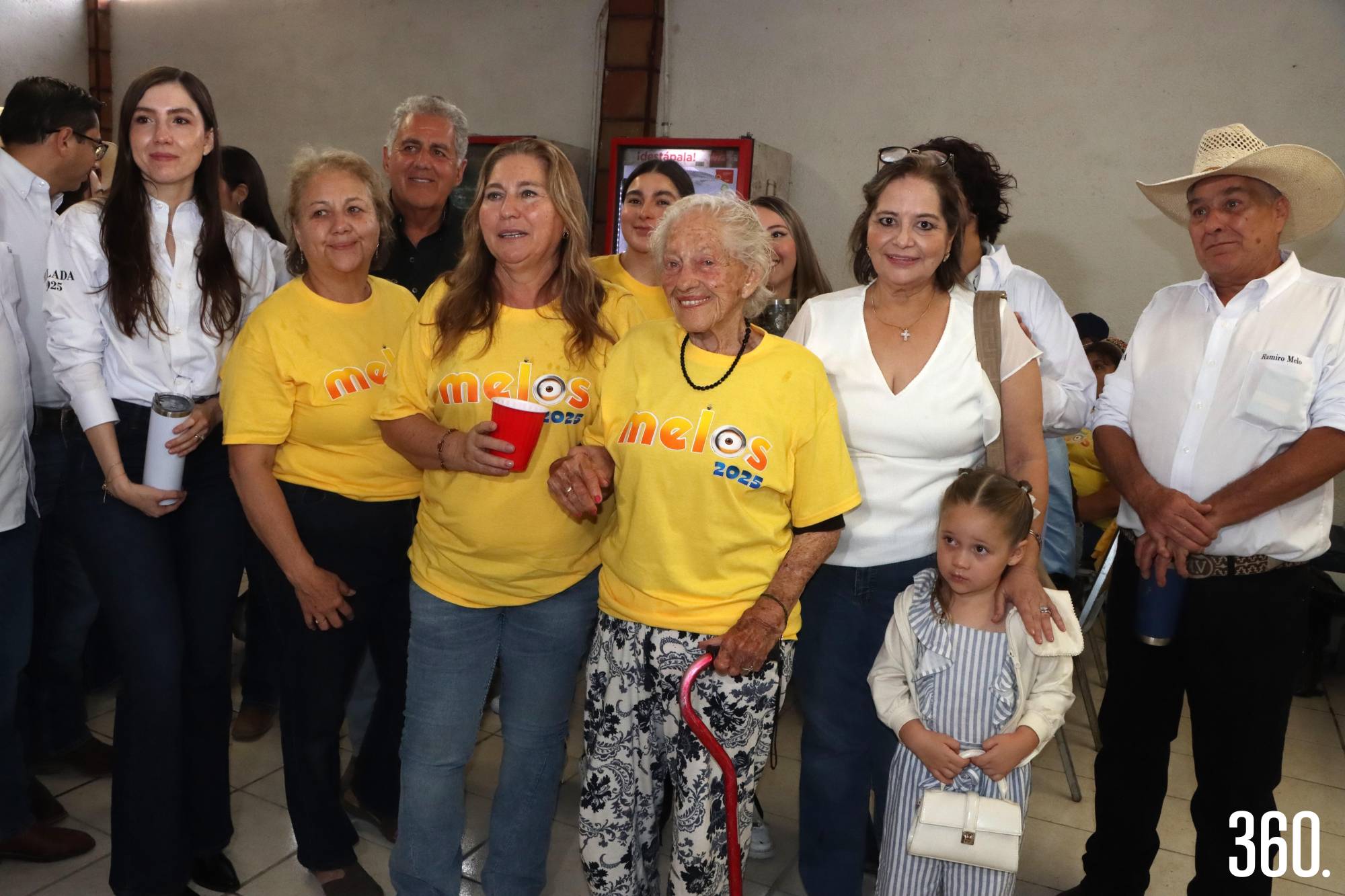 $!Integrantes de la familia Melo Valdés acompañados por la tía Wera Marianita Melo.