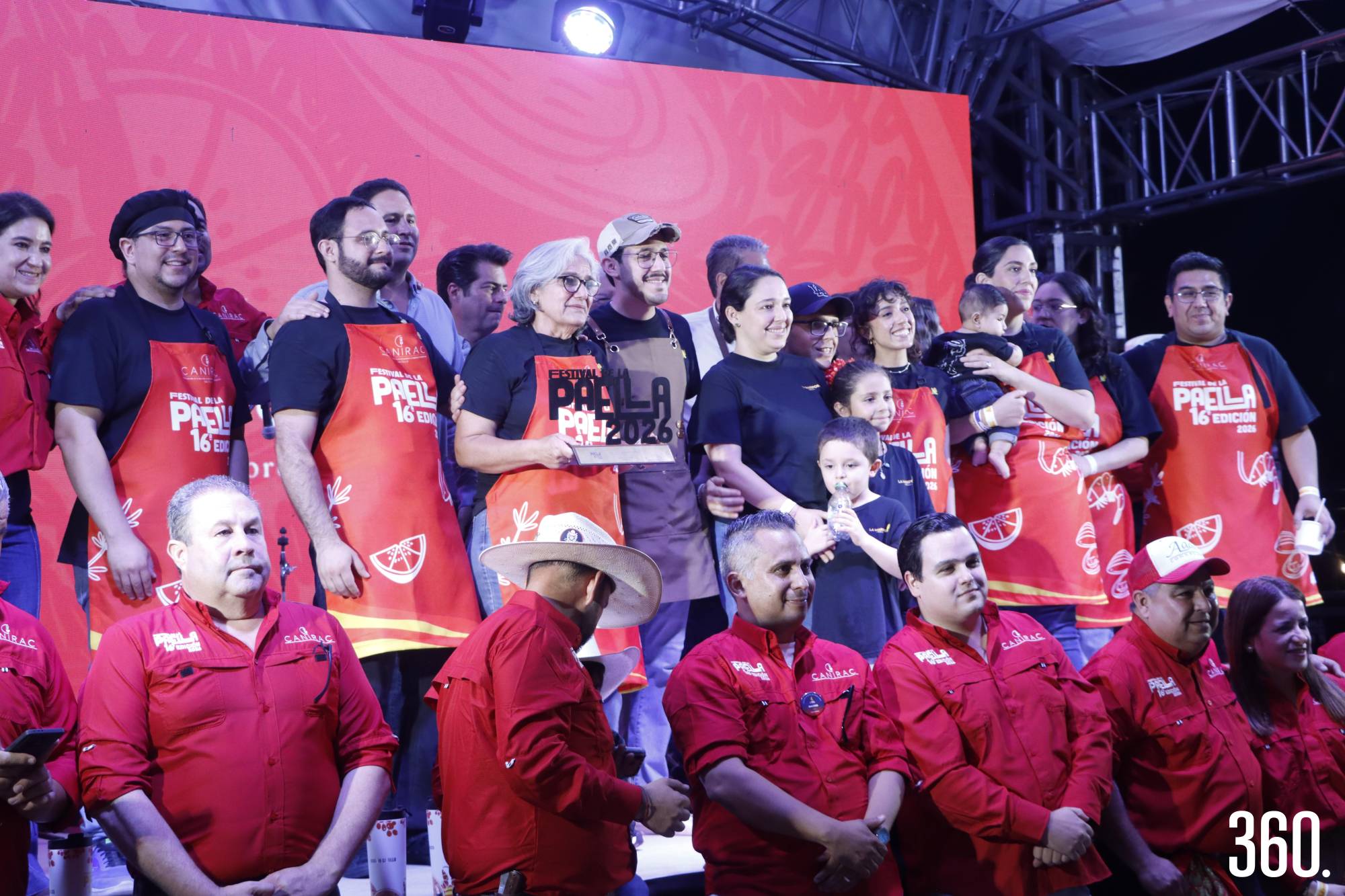 $!Reconocimiento a la familia Zamora, honrando la memoria de Augusto Zamora, parrillero que participó año con año en el festival.