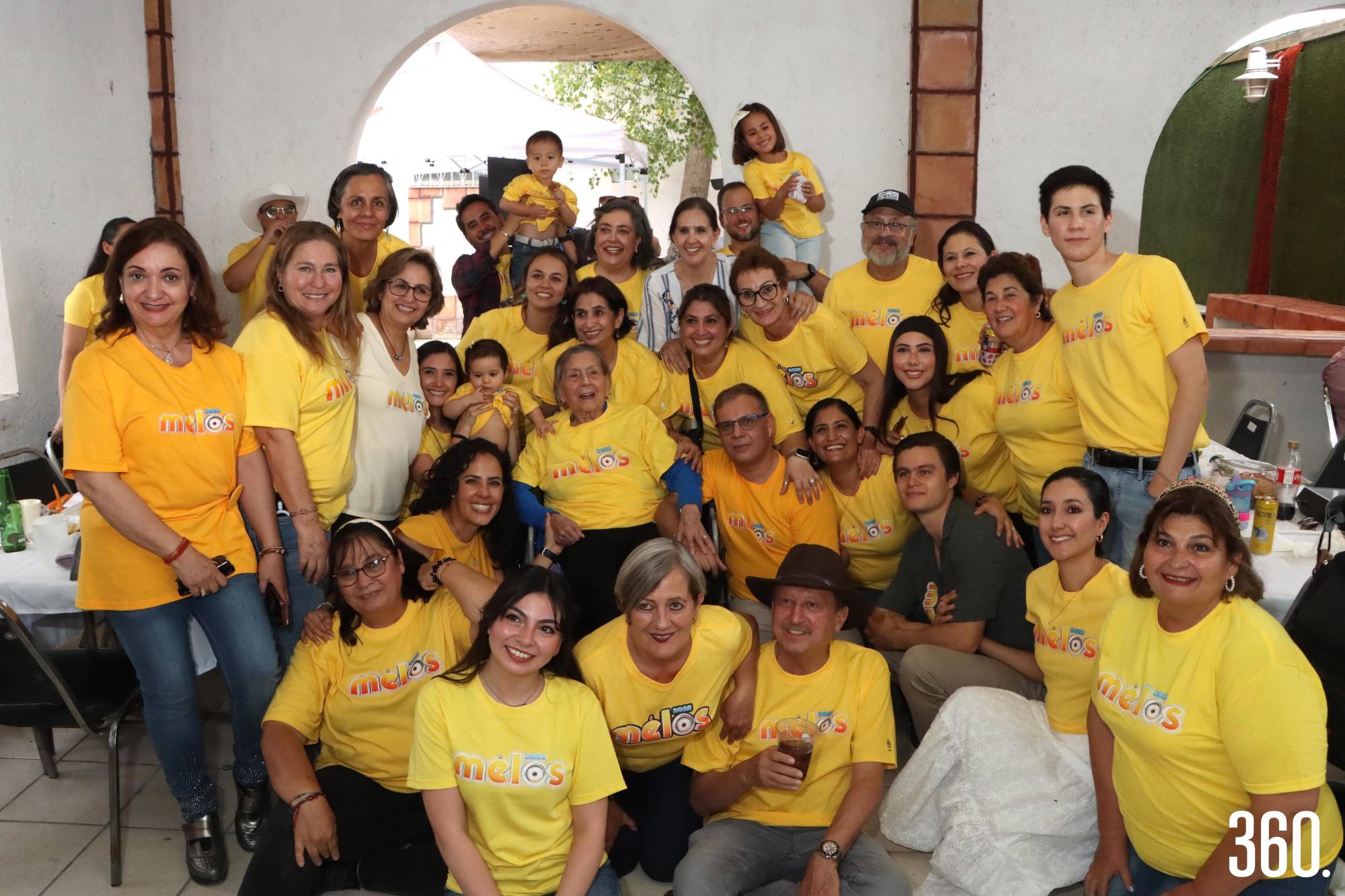 $!Irma Melo García de Garza acompañada por sus familiares.