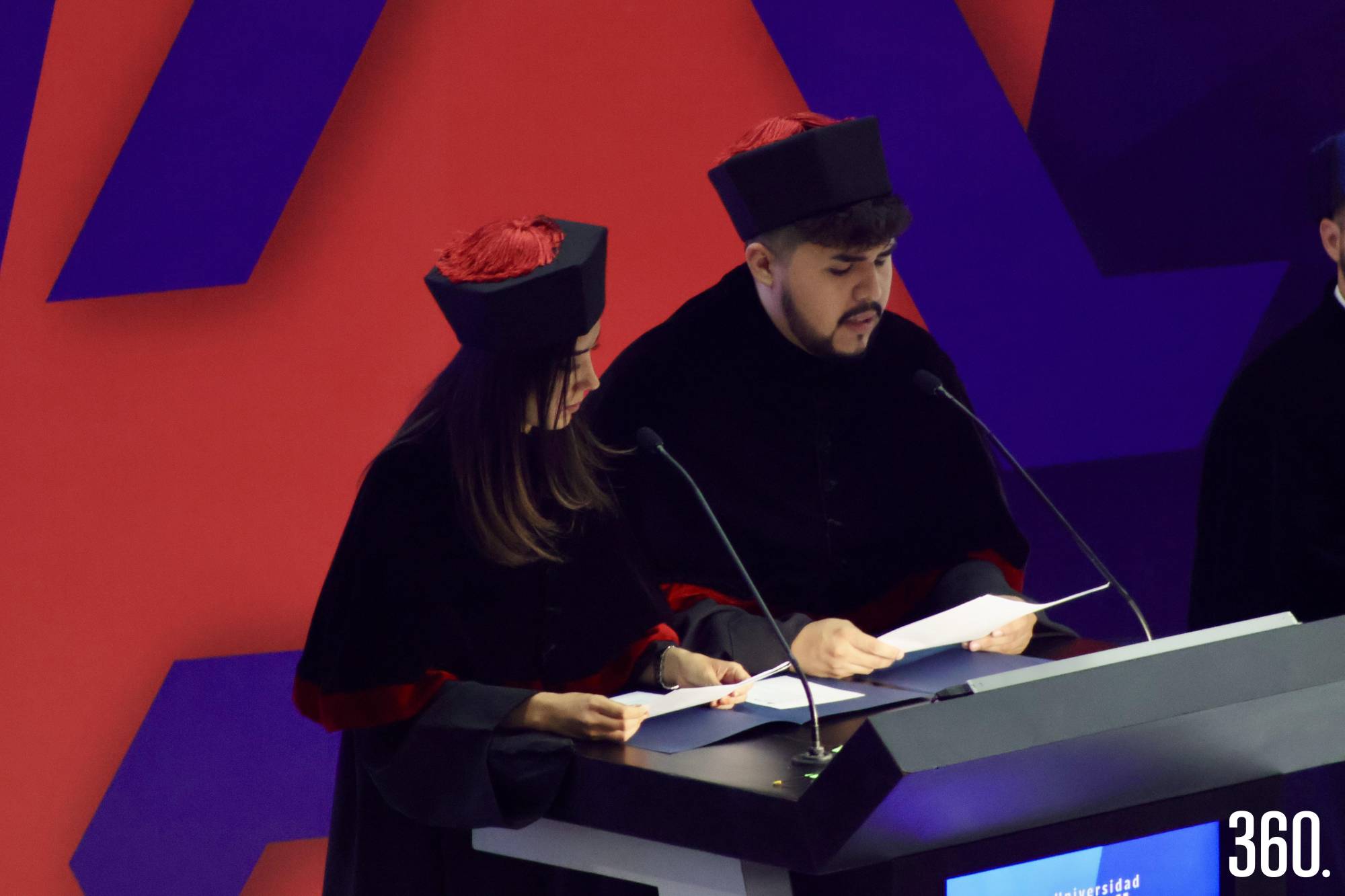 $!Palabras de la generación a cargo de Alejandra Atzin Ávila Vega y Jesús Gerardo Briones Faz, en representación de los egresados de maestría.