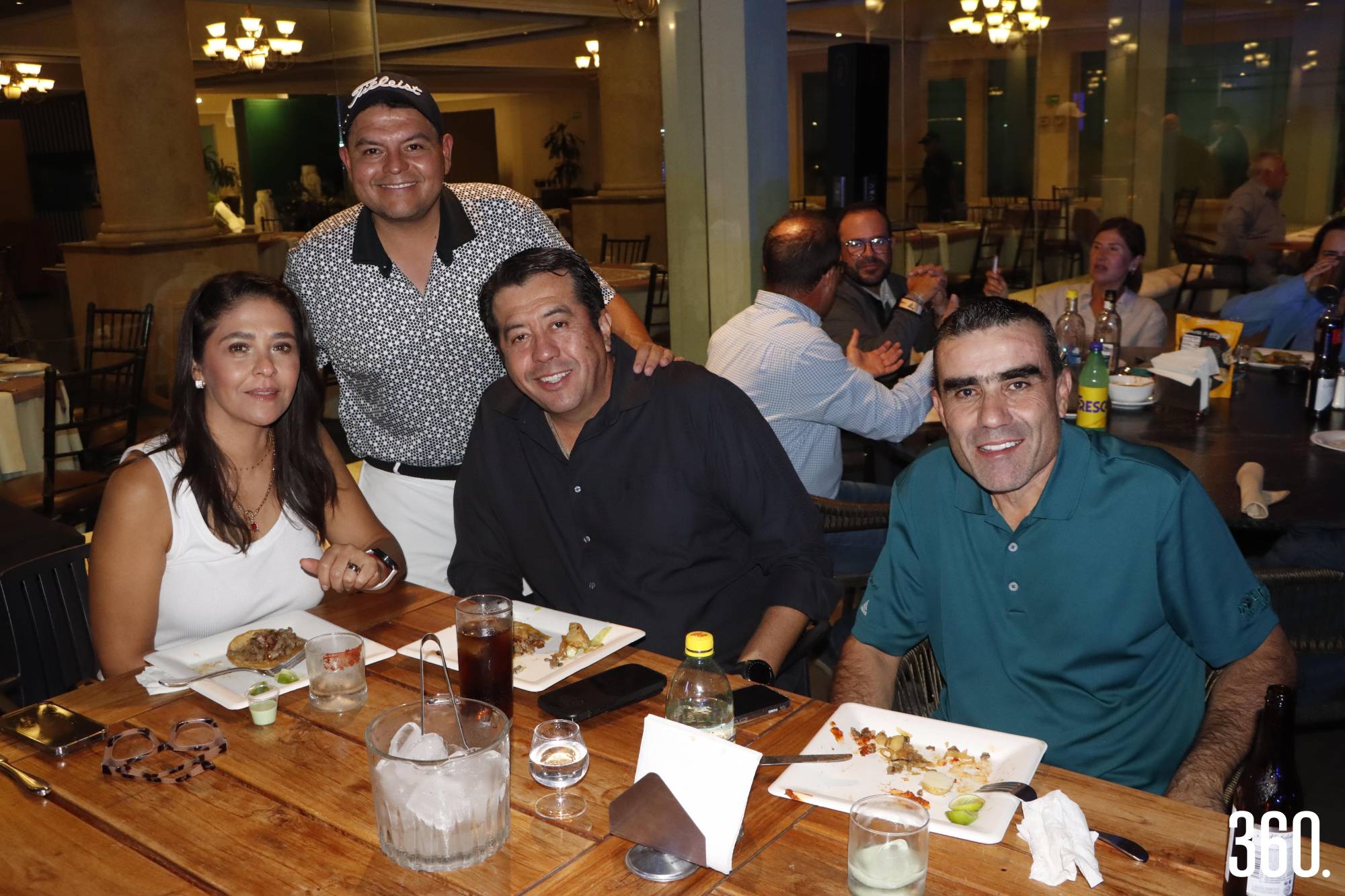 $!Yolitzma Lugo, David y Carlos Saucedo y Héctor Zertuche.