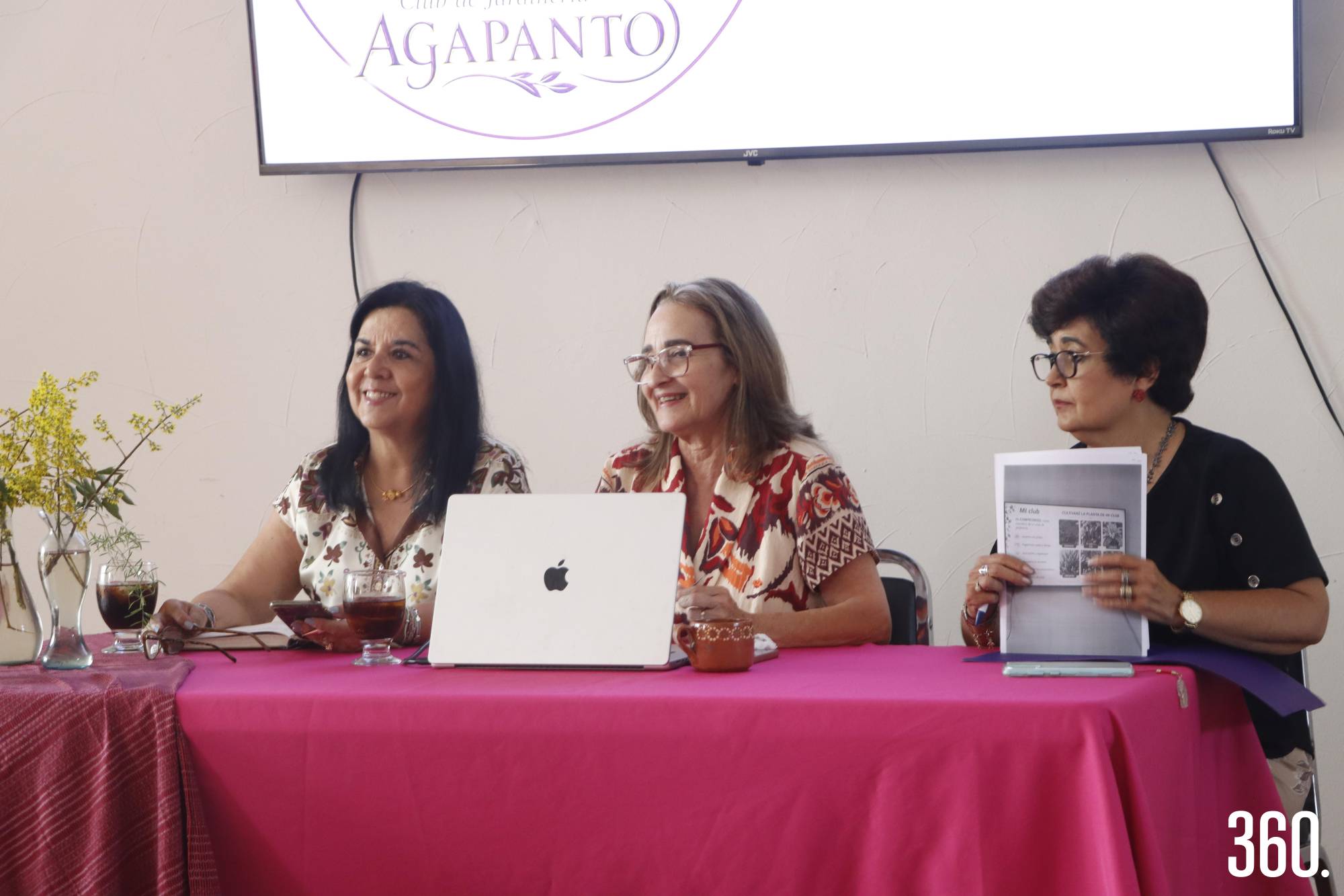 $!La mesa directiva conformada por Elsa Martha Aguilera, Beatriz Verduzco y Silvia Rocca.