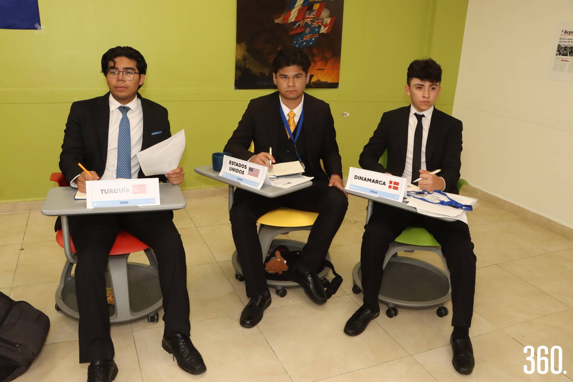 $!Arturo Gómez Leal, Turquía; Govani Arellano, Estados Unidos, y Santiago Rivera, Dinamarca, en la sesión de la OTAN.