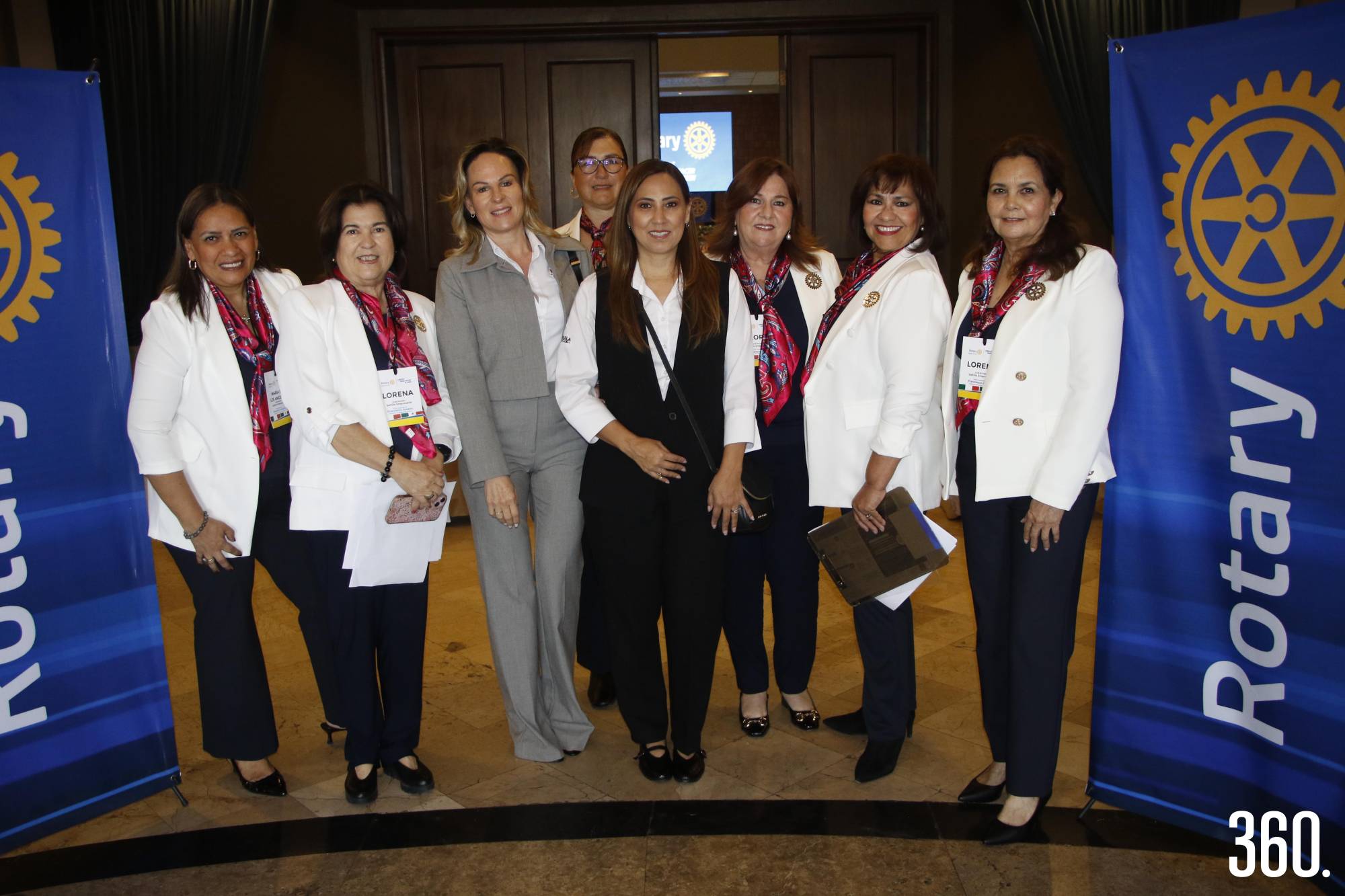 $!Ivonne Espinosa, Gloria Galván con integrantes del Club Rotario Saltillo Empresarial.