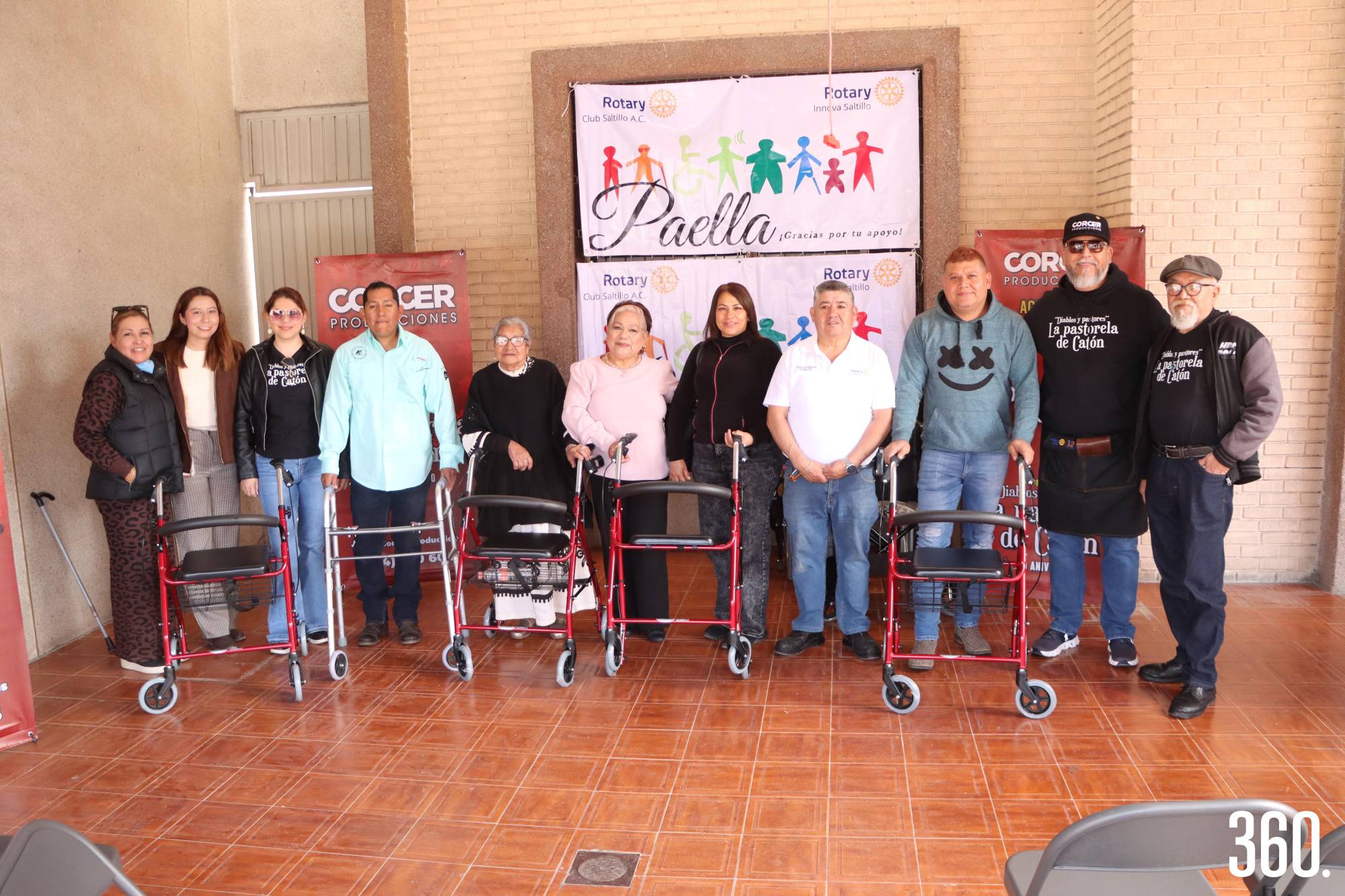 $!Pacientes del Hospital Universitario recibieron andadores como parte de la entrega de apoyos.