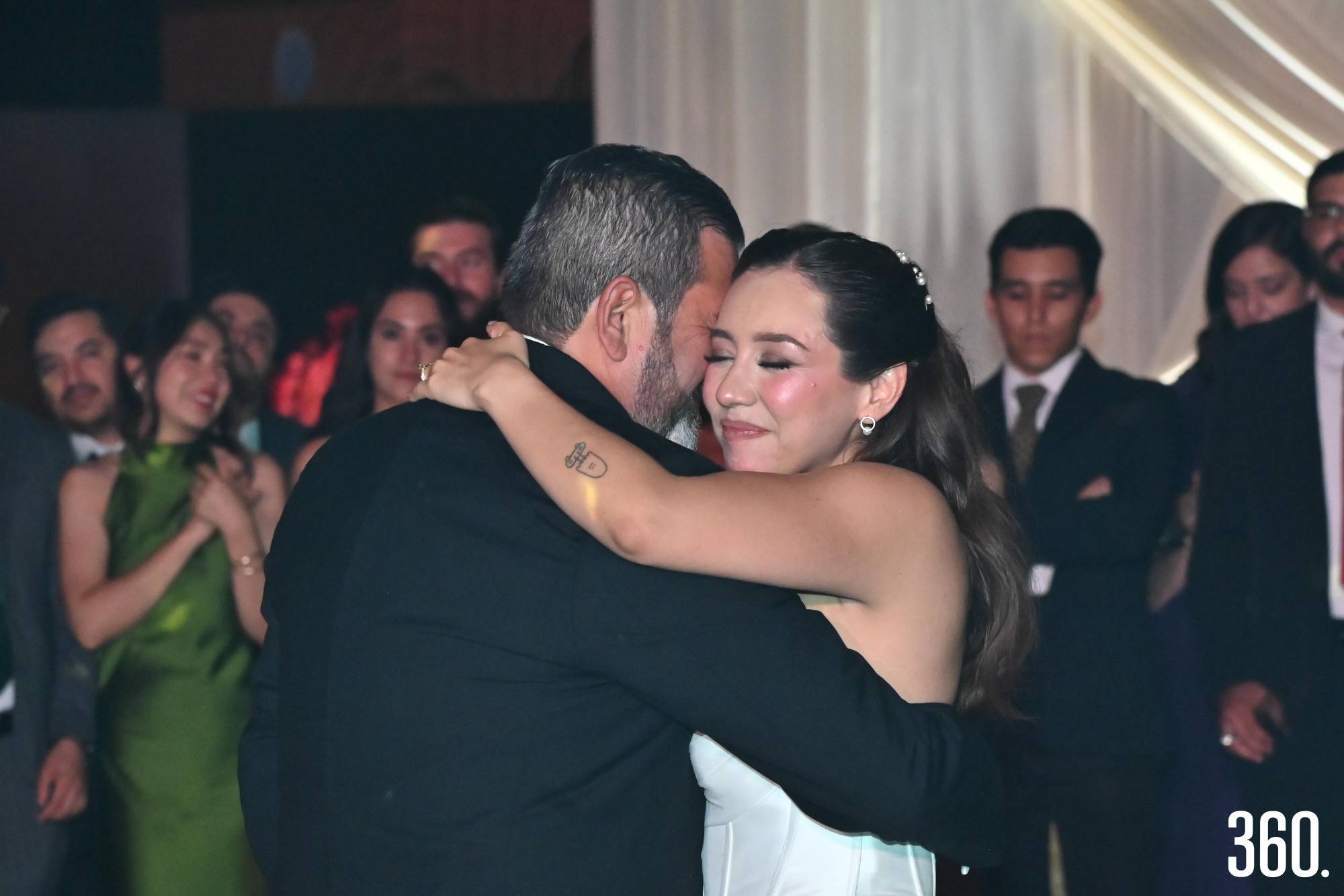 $!Gabriela en un emotivo baile con su papá.