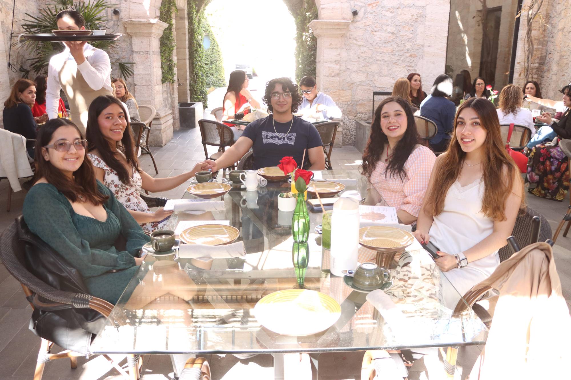 $!Carolina Chavarría, Cecilia Ortega, Juan Manuel Vázquez, Vero Garza y Ale Morales.