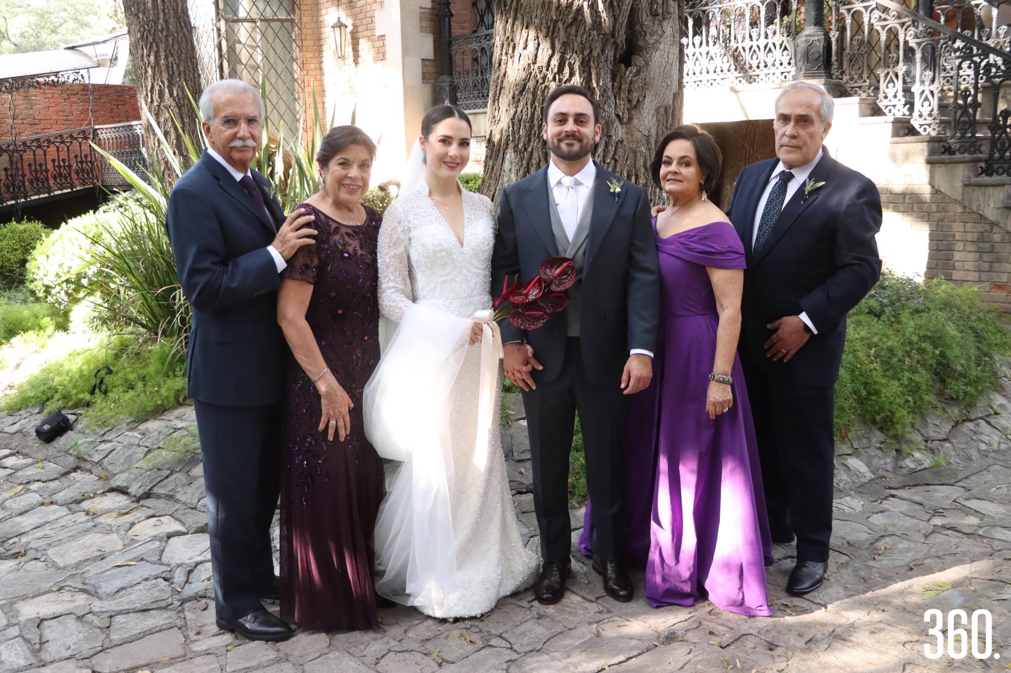 $!Los novios con sus padres, Arnulfo Garza, Irma Echevarría de Garza, Paola De Nigris y Eduardo Murguía.