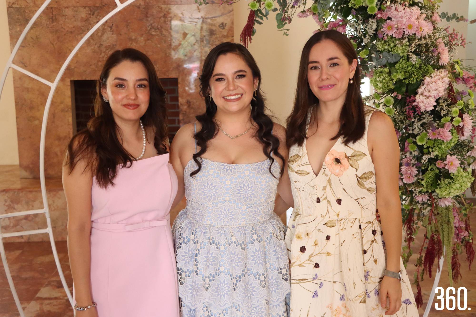 $!Fernanda con sus cuñadas, Liliana y Mónica Arguindegui.