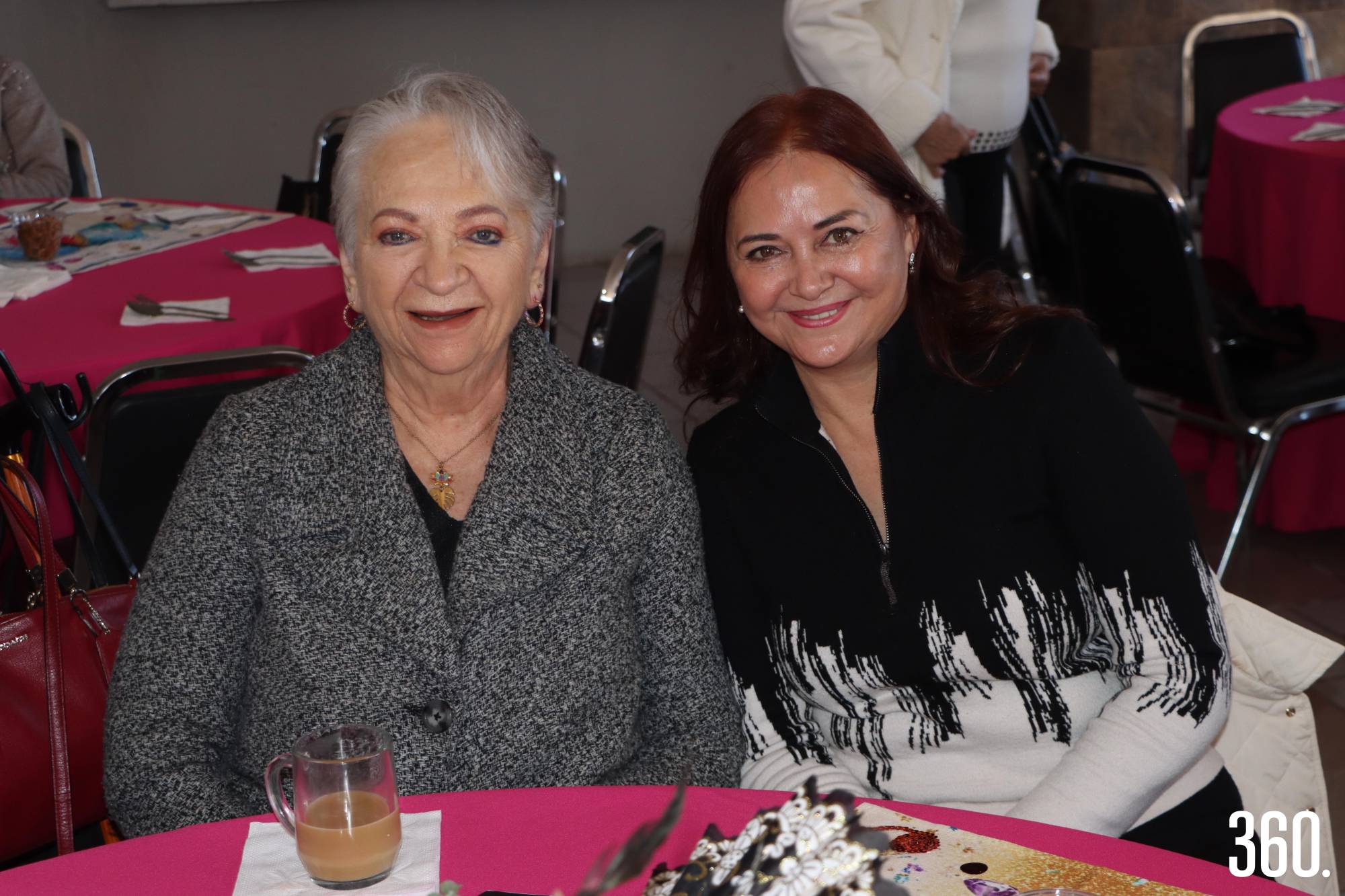 $!María del Rosario Domínguez de Flores y Ana María Melo.