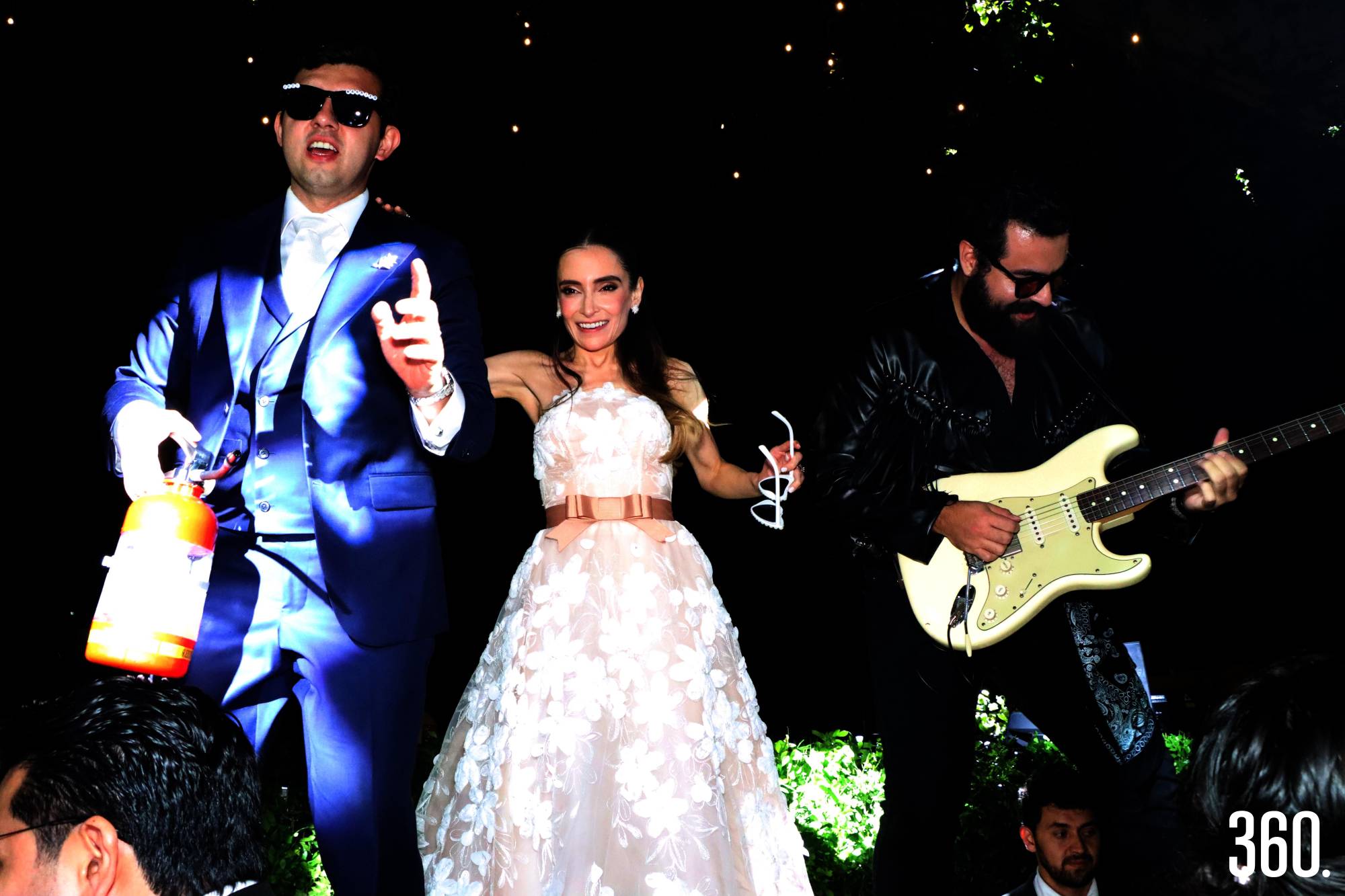 $!José Efrén Valdez Rentería y Marcela Arizpe Saldívar rockanroleando en su fiesta matrimonial.