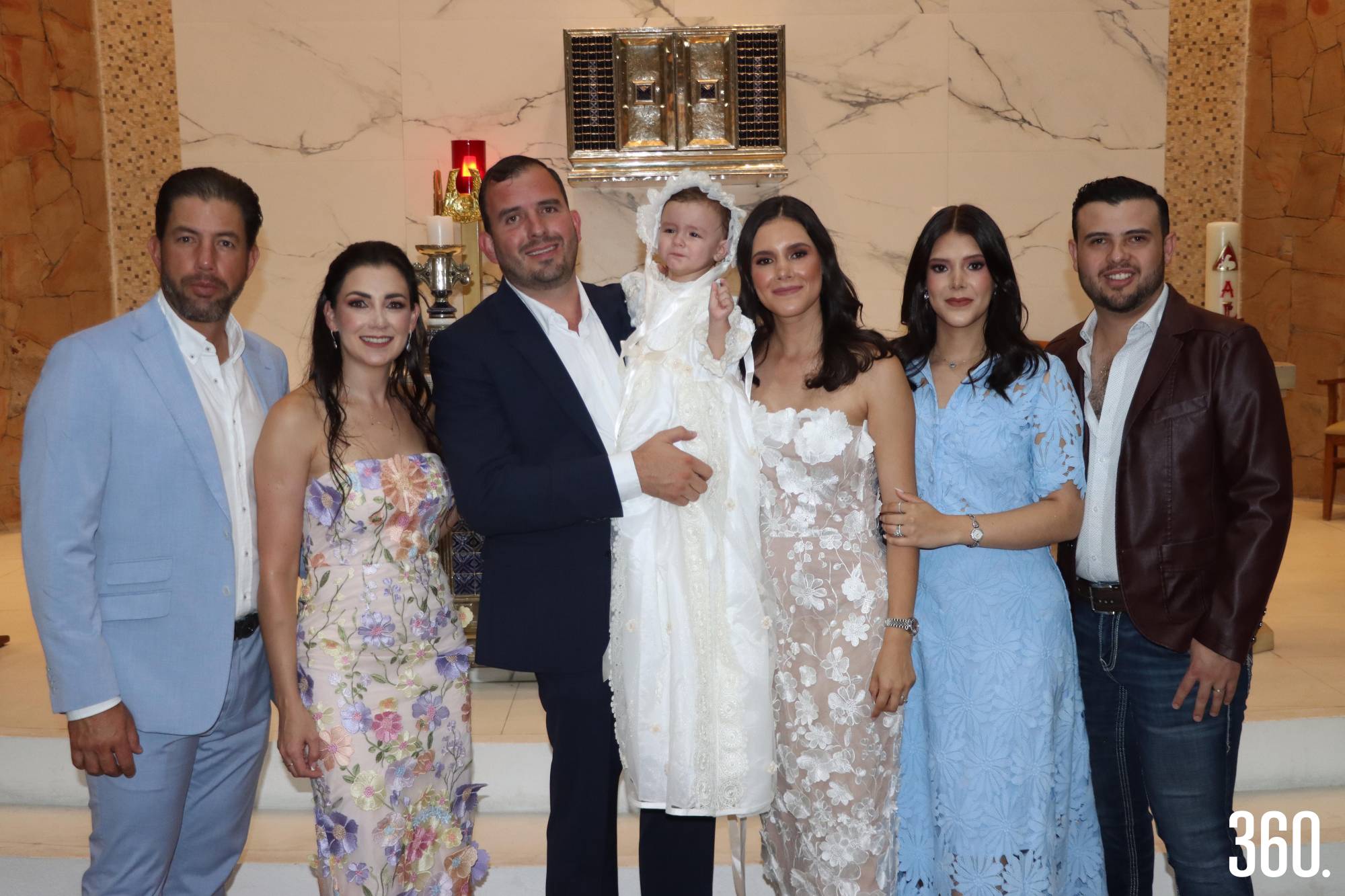 $!Camila con sus papás, Gerardo Cavazos y Pamela Saucedo, y sus padrinos, Eloy Dewey, Linda Cavazos, Ximena Saucedo y Ricardo Pepi.