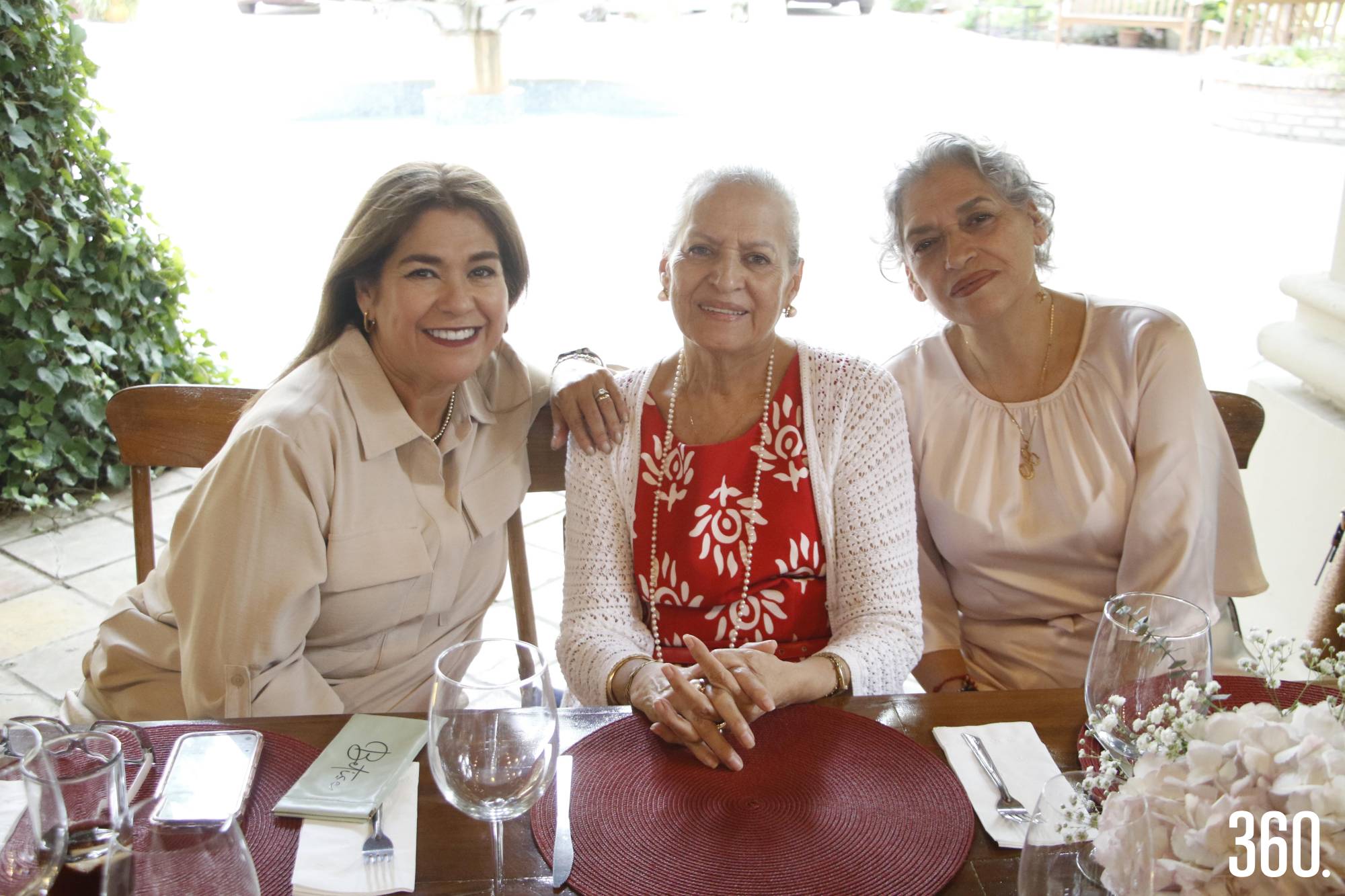 $!Betise Salazar, Elena y Eugenia Ramírez.