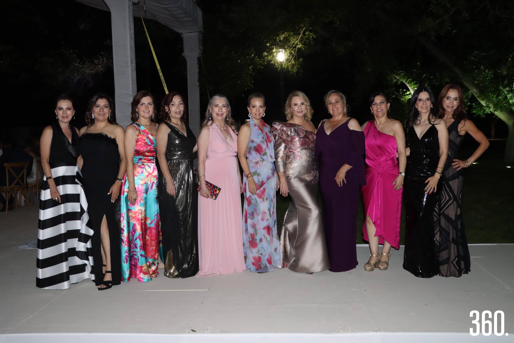 $!Diana Iga, madre del novio, con Susana Berlanga, Ana Izaguirre, Liliana Pepi, Cecilia Montelongo, Ángeles Madrazo, Gabriela Samperio, Lorena Siller de Treviño, Mayte Guerra de Pepi, Gabriela Rodríguez y Elena Berlanga.