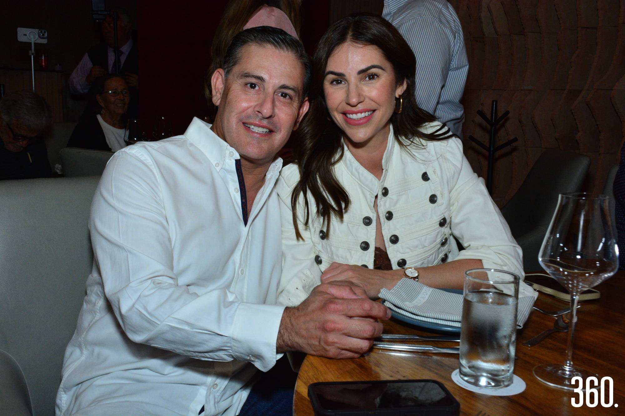 $!Alejandro Fuentes y Mónica Amarillas.